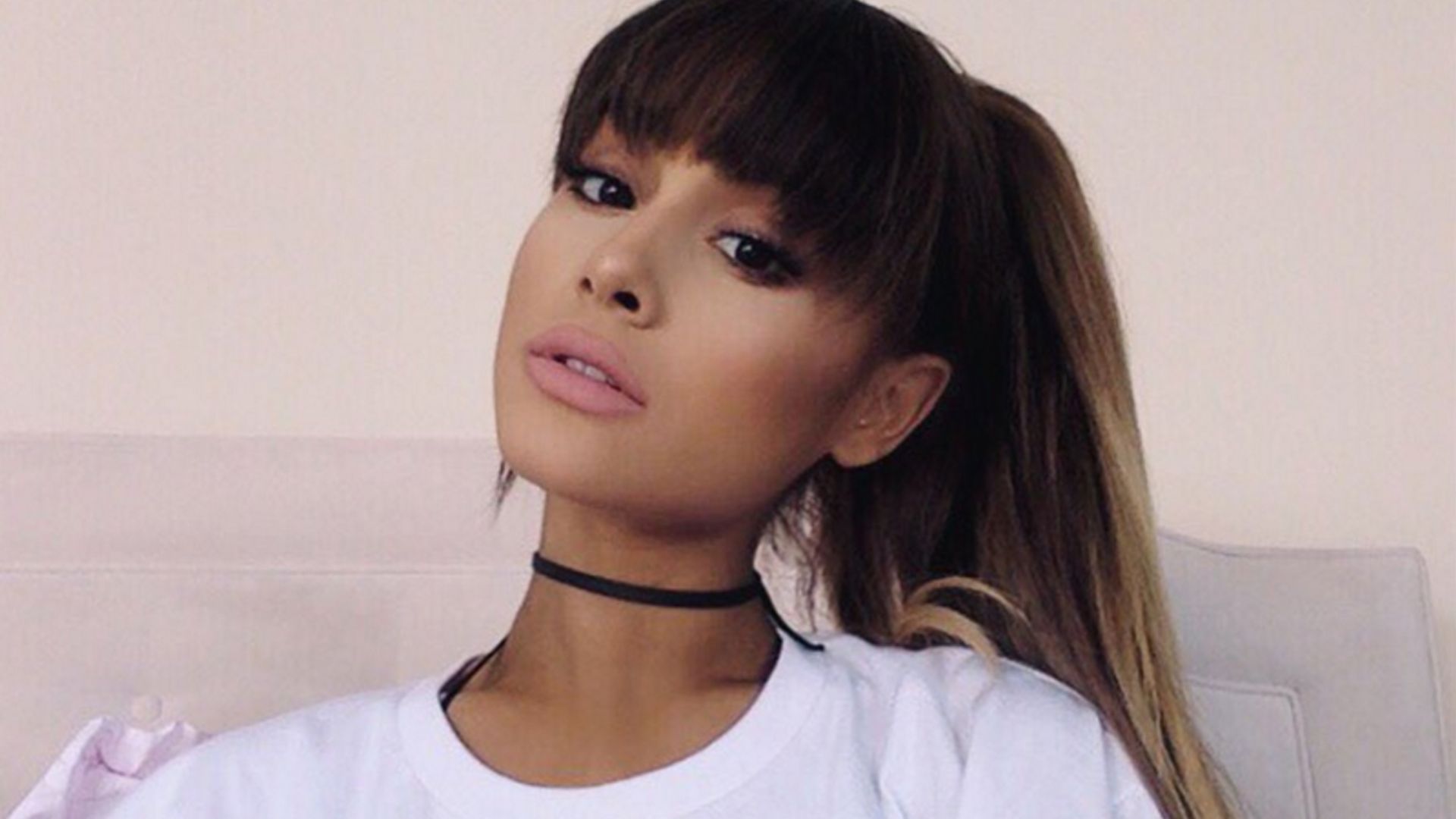 Ariana Grande (por fin) cambia de 'look'