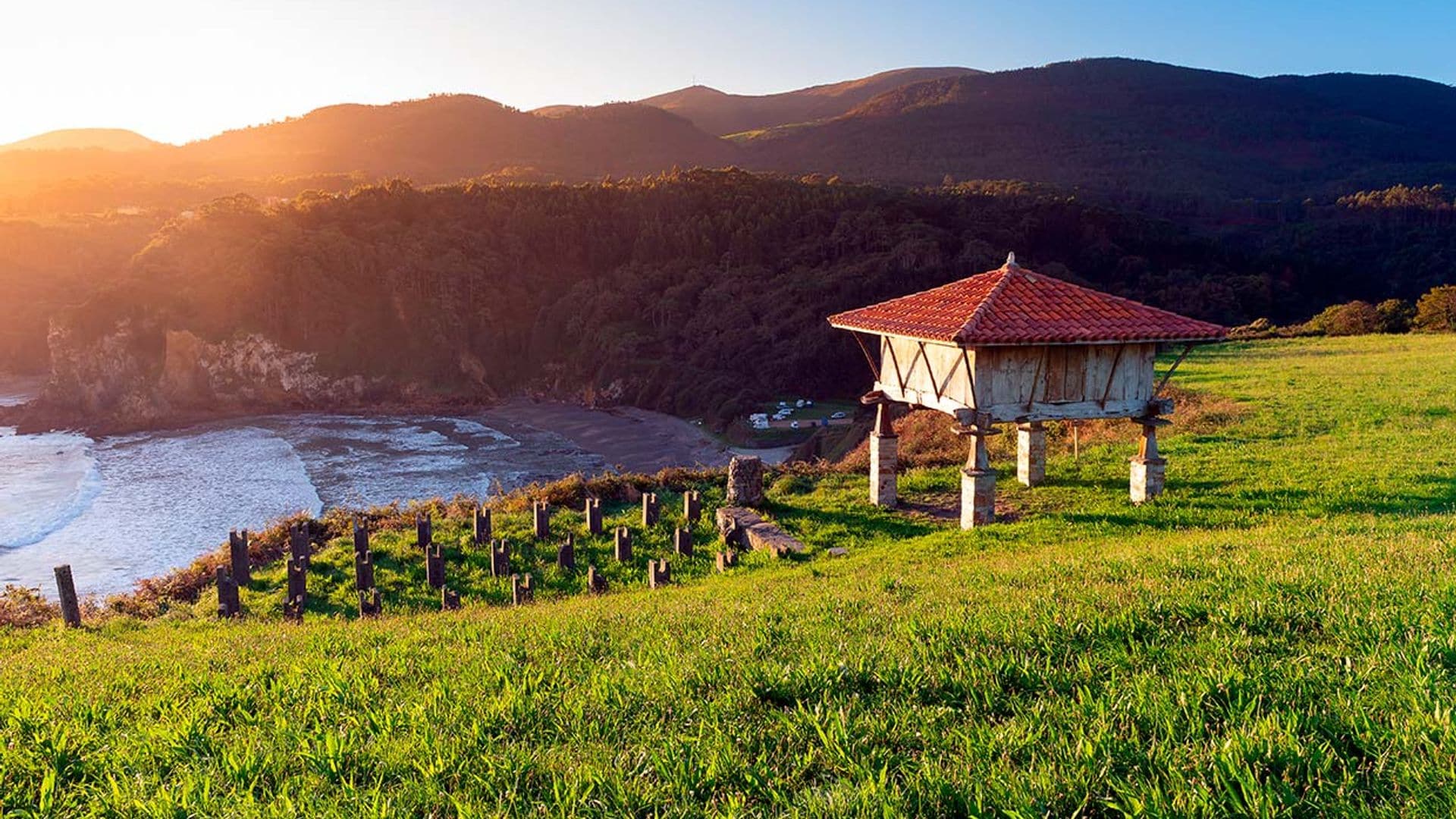 El Camino de Santiago del Norte: 12 paradas junto al mar