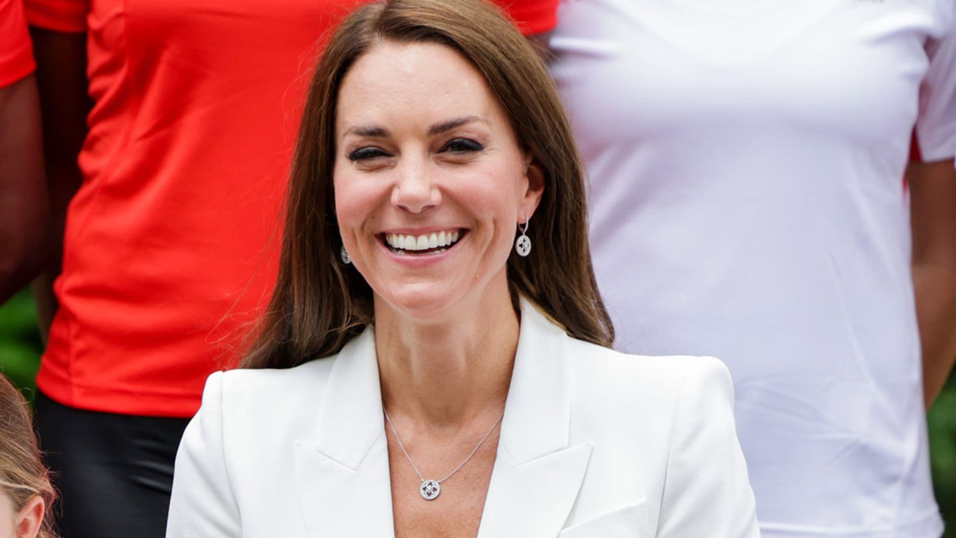 Kate Middleton se rinde al look más poderoso de 'royals' y primeras damas