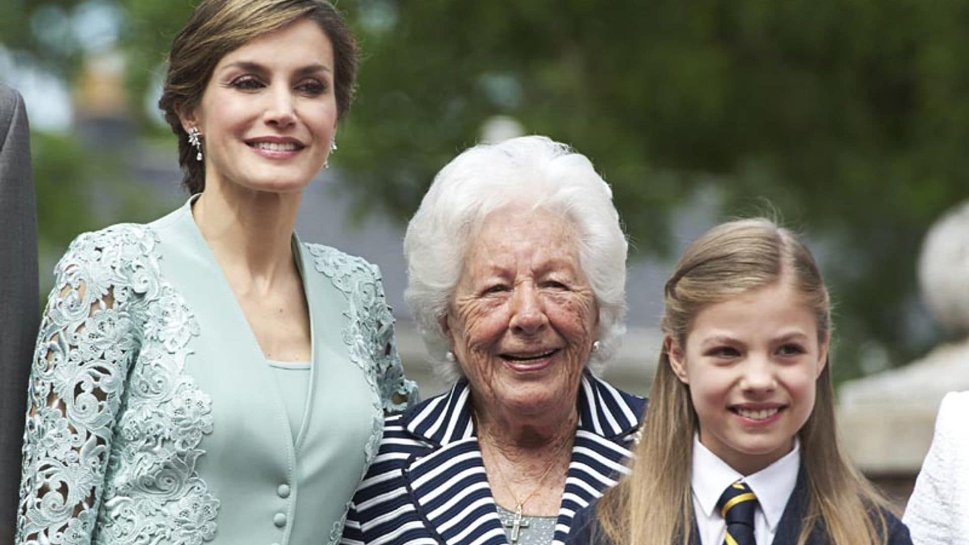 En ¡HOLA!, Menchu Álvarez del Valle habla como nunca de su relación con la reina Letizia y el rey Felipe