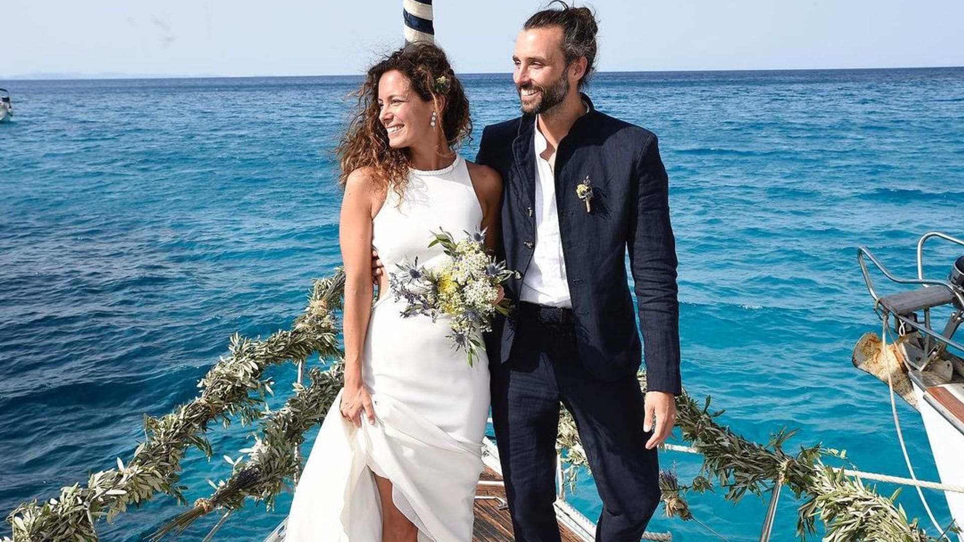 Recordamos la romántica y divertida boda en el mar de Laura Madrueño y Álvaro Puerto al cumplirse el segundo aniversario
