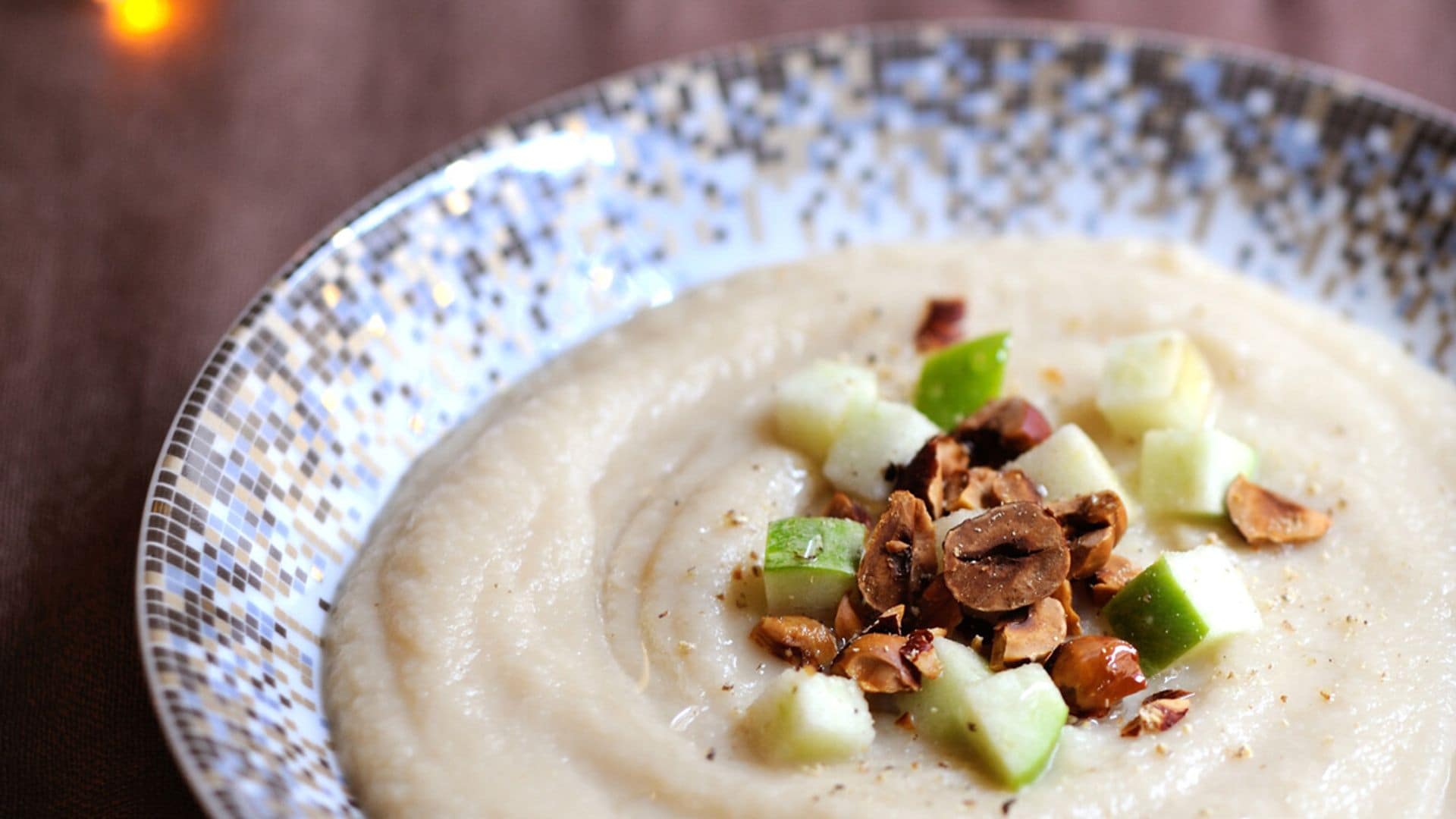 Puré de apionabo con manzana verde y avellanas