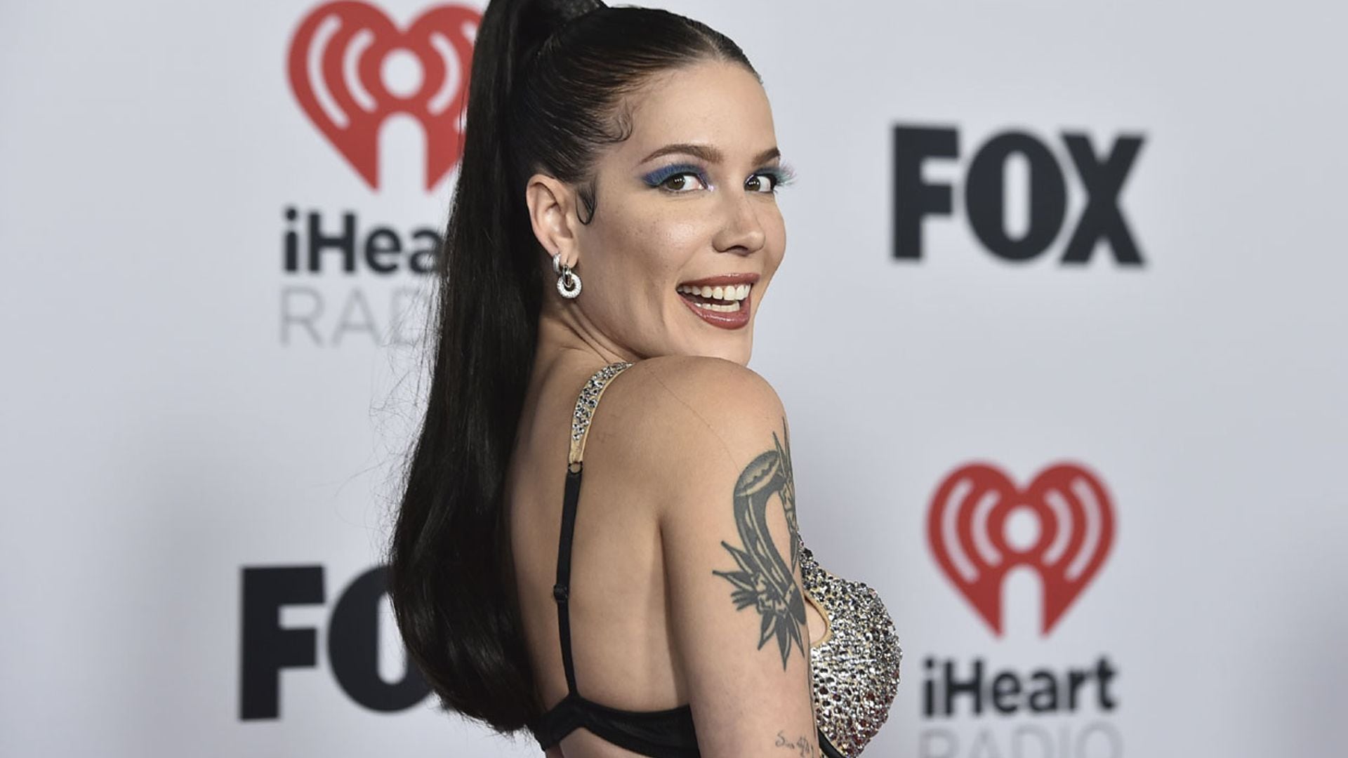 Halsey se supera con un revelador conjunto de pedrería hecho en España