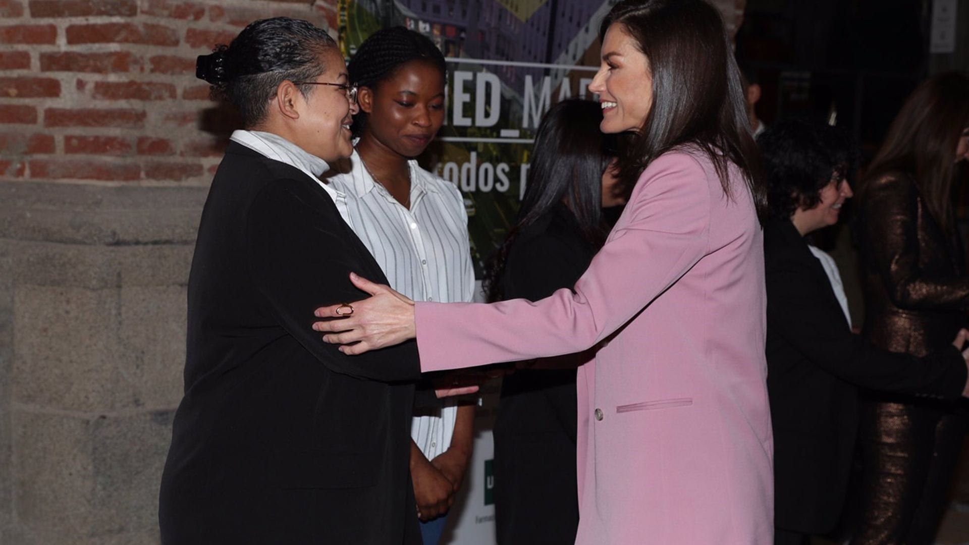 La Reina conoce historias de mujeres que han sufrido explotación