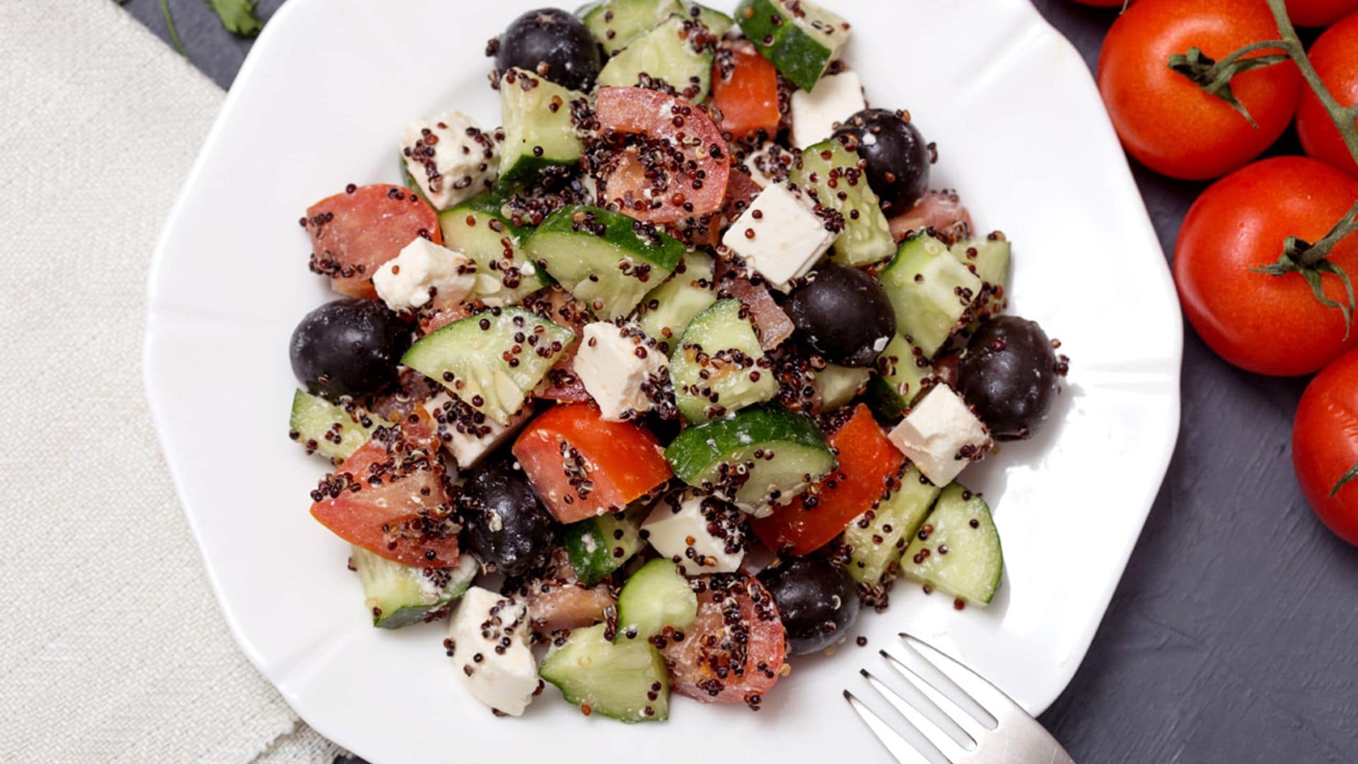 Ensalada de quinoa negra con tomate y pepino