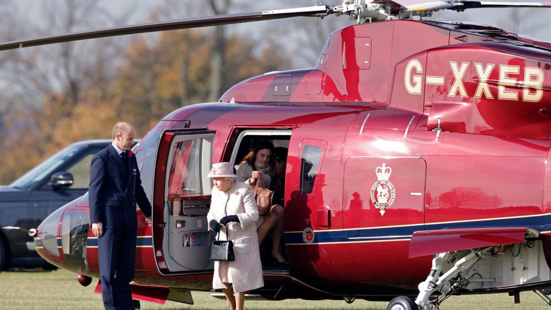 Isabel II viaja a Sandringham en helicóptero con el visto bueno los médicos