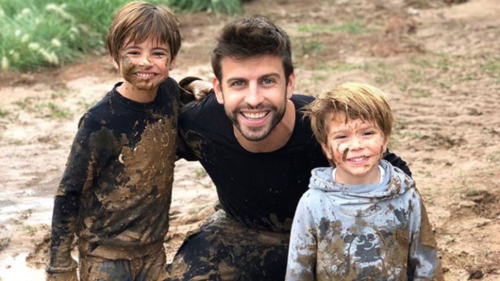 ¡'Pelea' en el barro! La tarde de juegos de Gerard Piqué con sus hijos Milan y Sasha