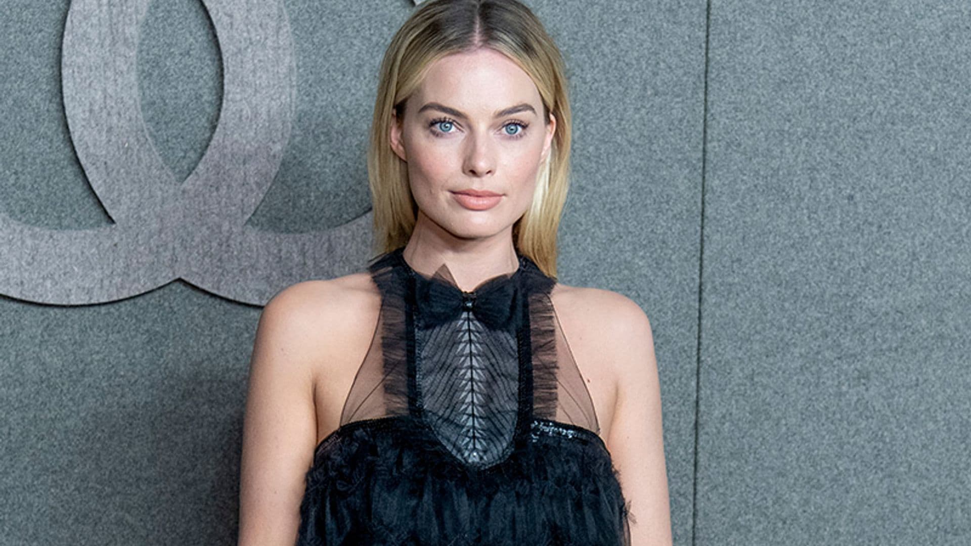 Margot Robbie sigue imparable y da un paso más como icono de Chanel