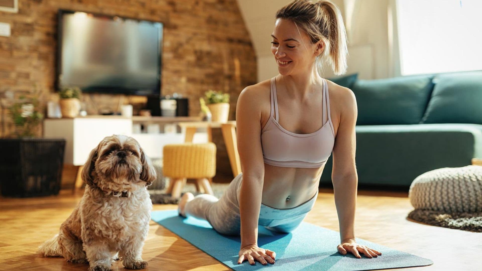¿Practicar yoga con tu perro? La actriz Marta Torné nos cuenta las ventajas