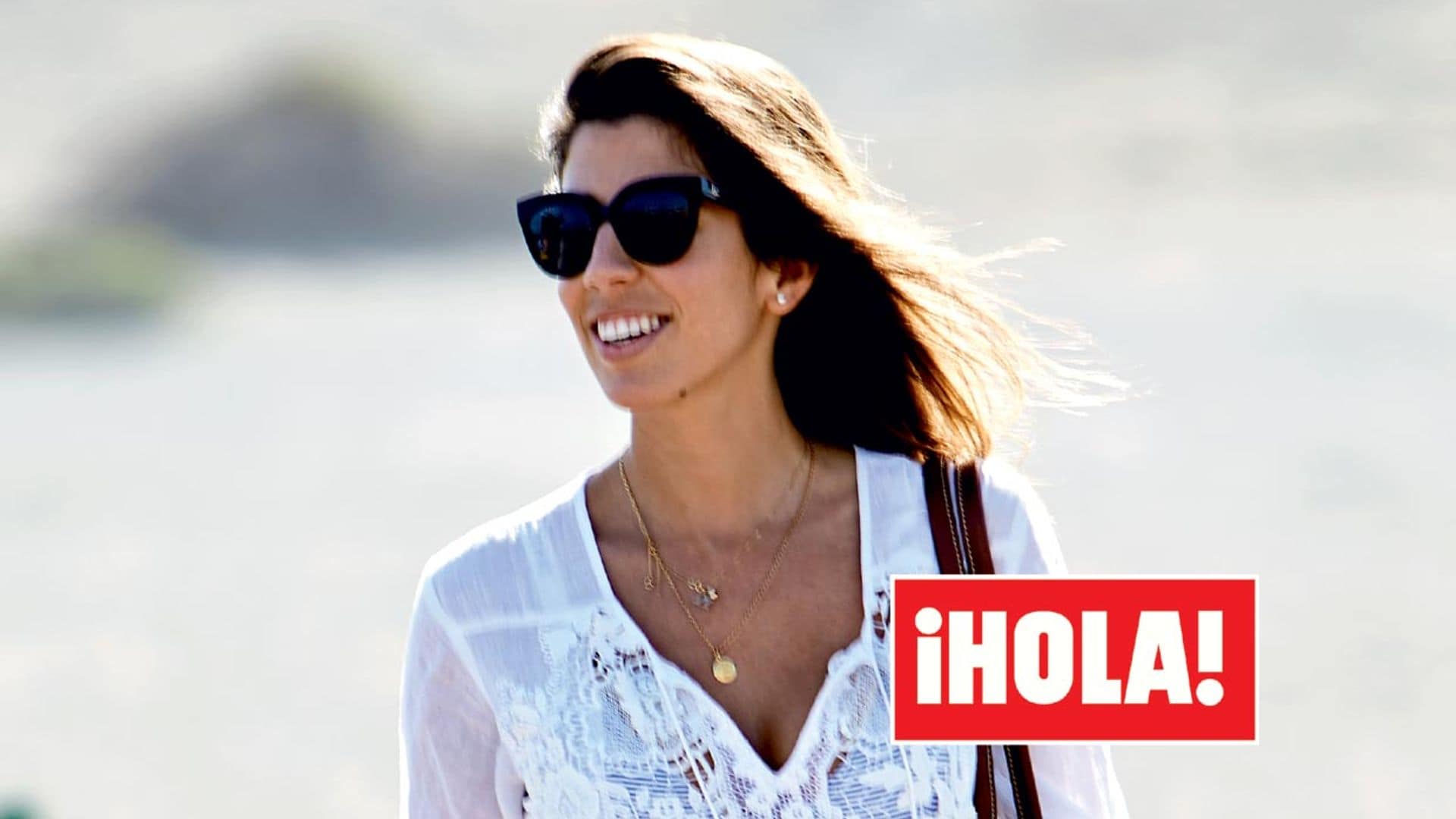 En ¡HOLA!, las imágenes exclusivas de Karelys Rodríguez en la playa de Tenerife