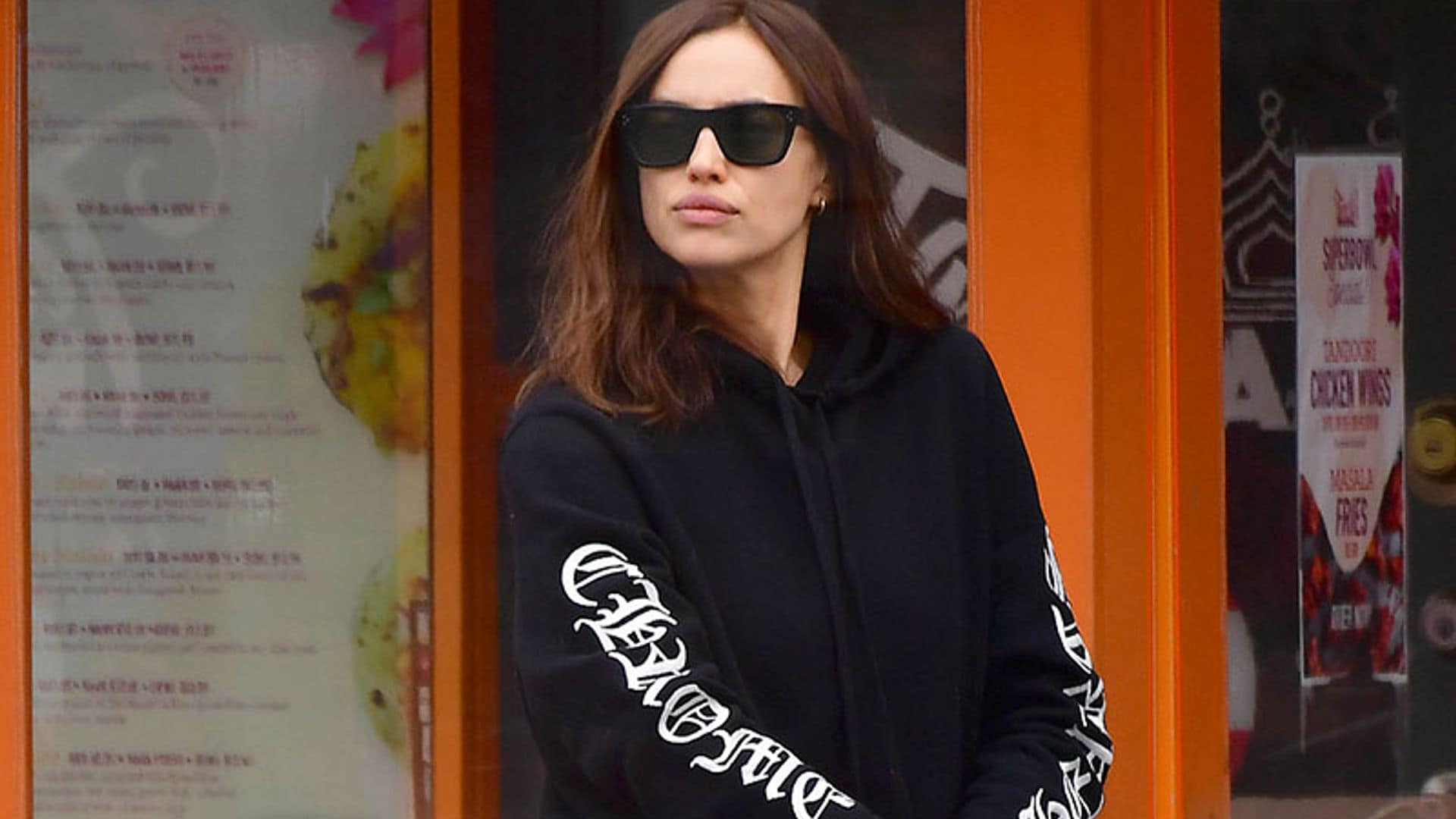 Irina Shayk, una vaquera de ciudad con el estampado más controvertido