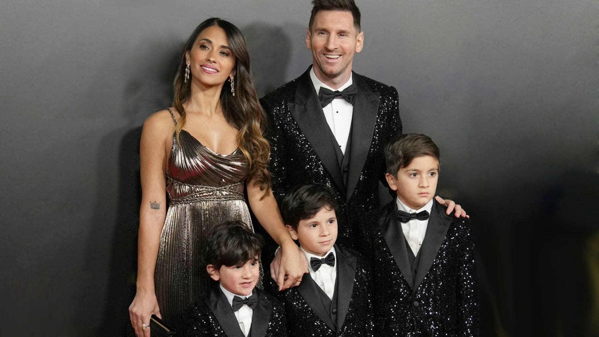 El inusual posado navideño de Leo Messi y Antonela Roccuzzo con sus tres hijos