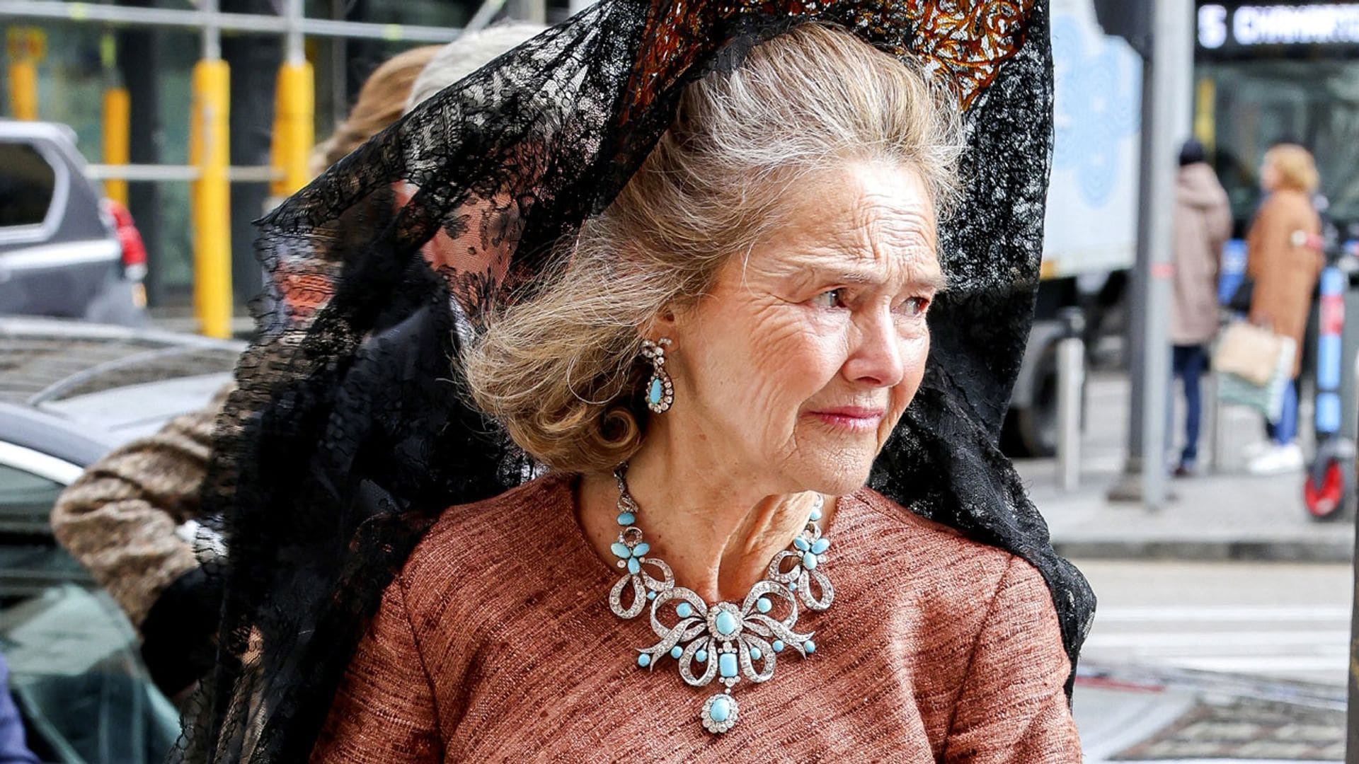 El impresionante collar de diamantes y turquesas que lució Carla Pía Falcó en la aristocrática boda de su hijo