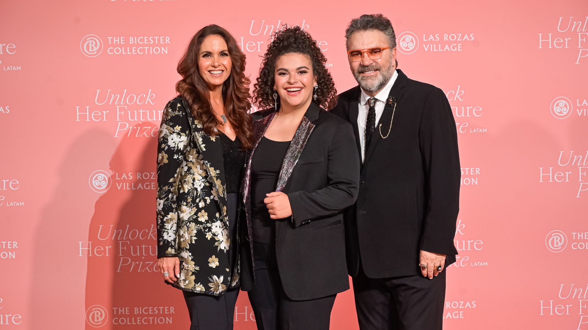 Lucero y Mijares, los papás más orgullosos ante el debut de su hija Lucerito en Madrid