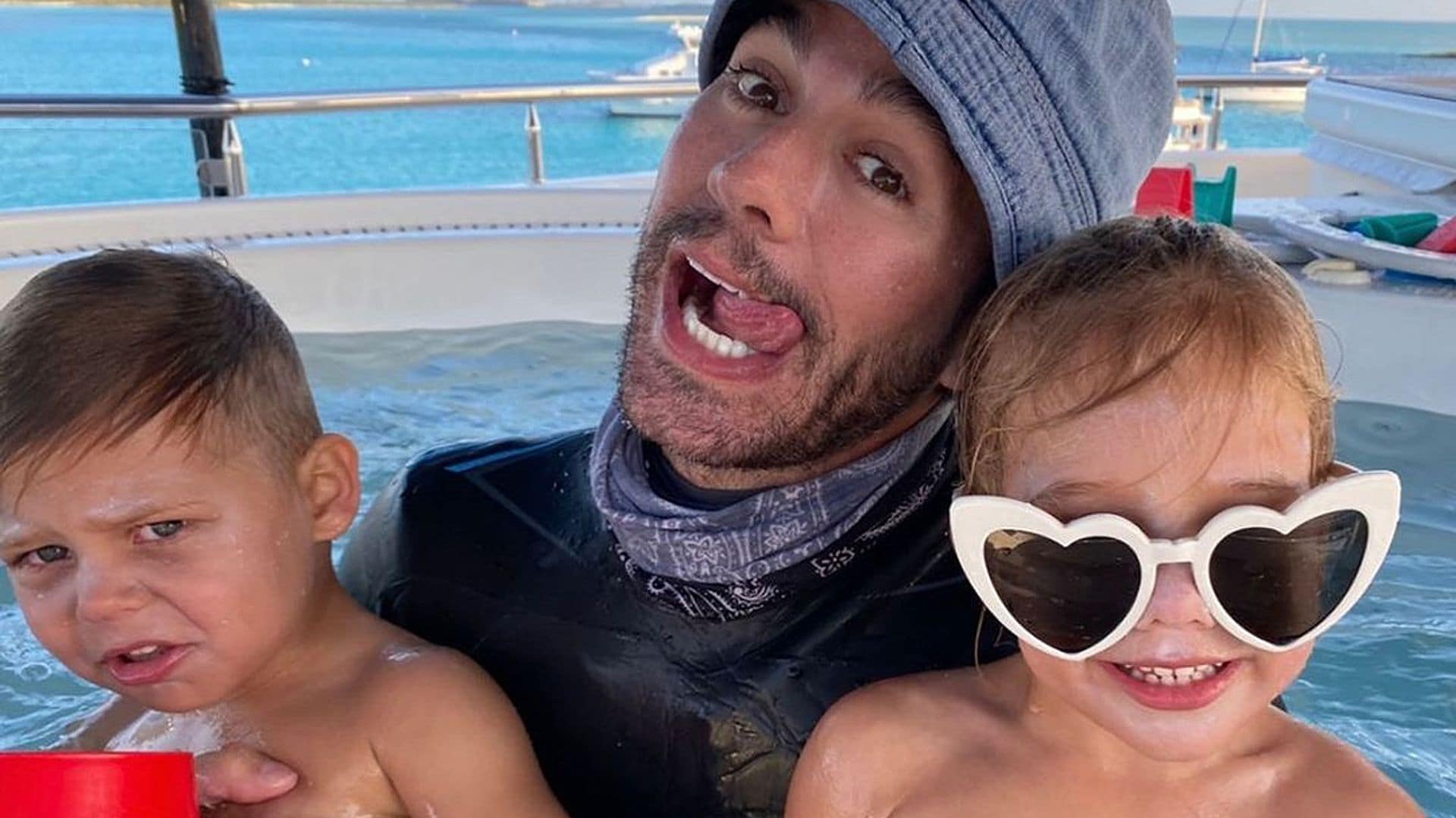 ¡Más alocado que nunca! Enrique Iglesias se transforma con sus mellizos Nicholas y Lucy