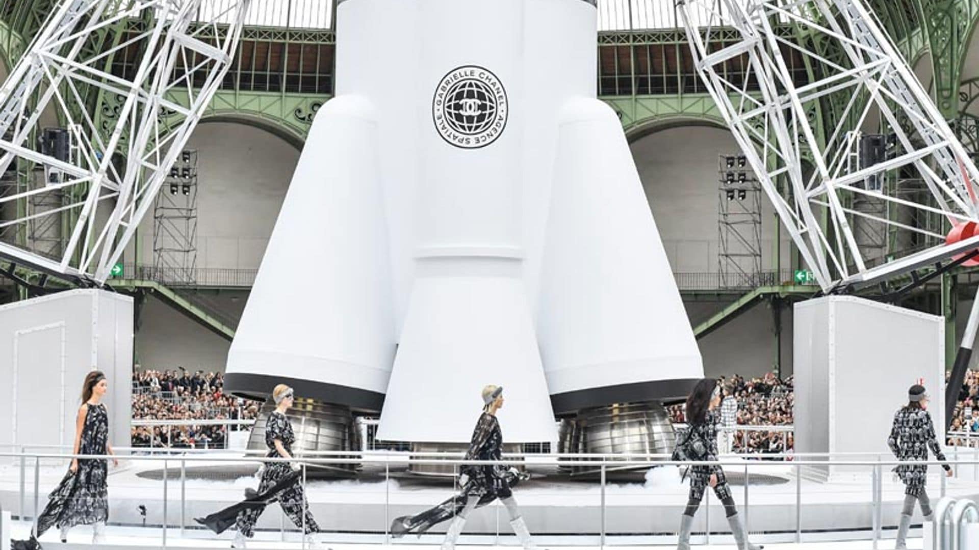 Las musas de Chanel se van de viaje espacial