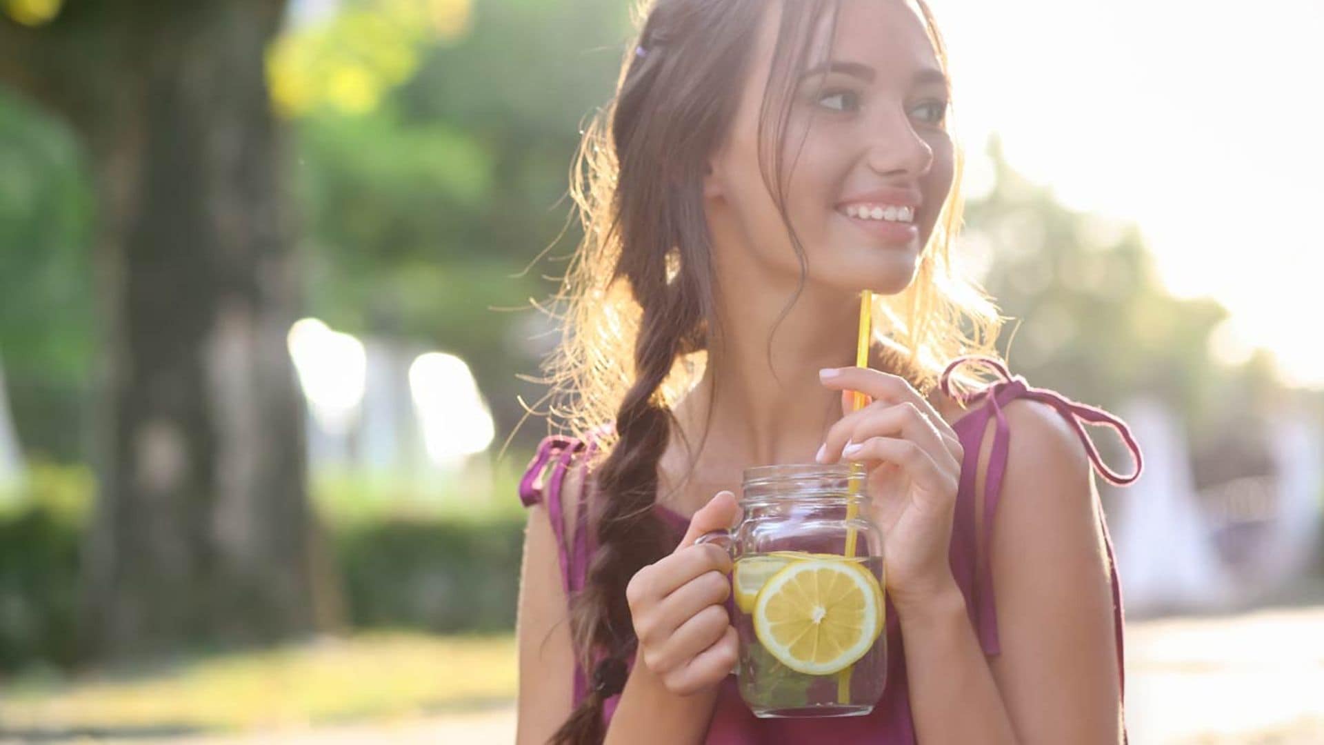 Aguas de sabores con frutas: una opción refrescante con muchos beneficios, ¿quieres descubrirlos?