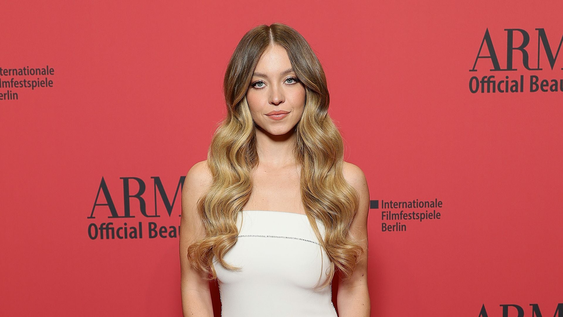 Sydney Sweeney y el vestido de inspiración nupcial con el que ha conquistado el Festival de Cine de Berlín