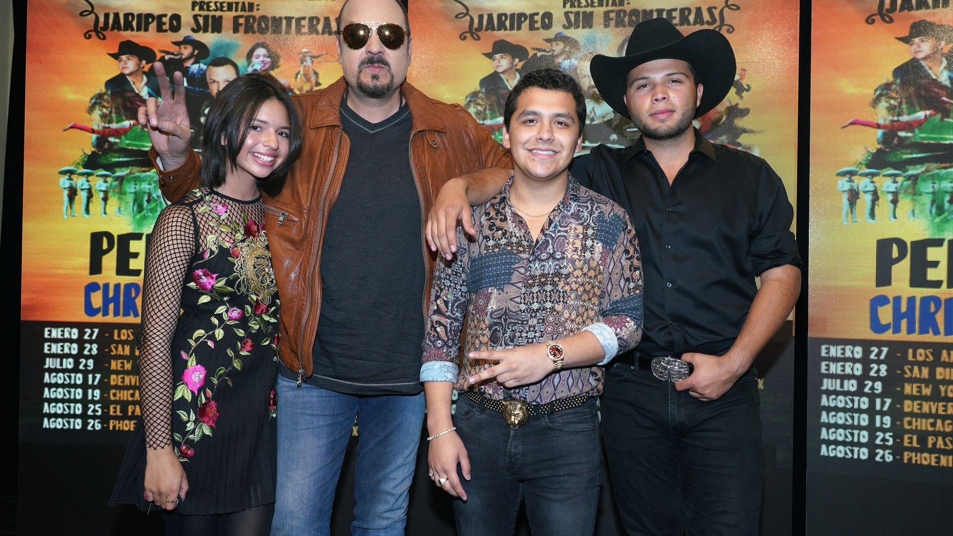 (De izq. a der.) Ángela Aguilar, Pepe Aguilar, Christian Nodal y Leonardo Aguilar