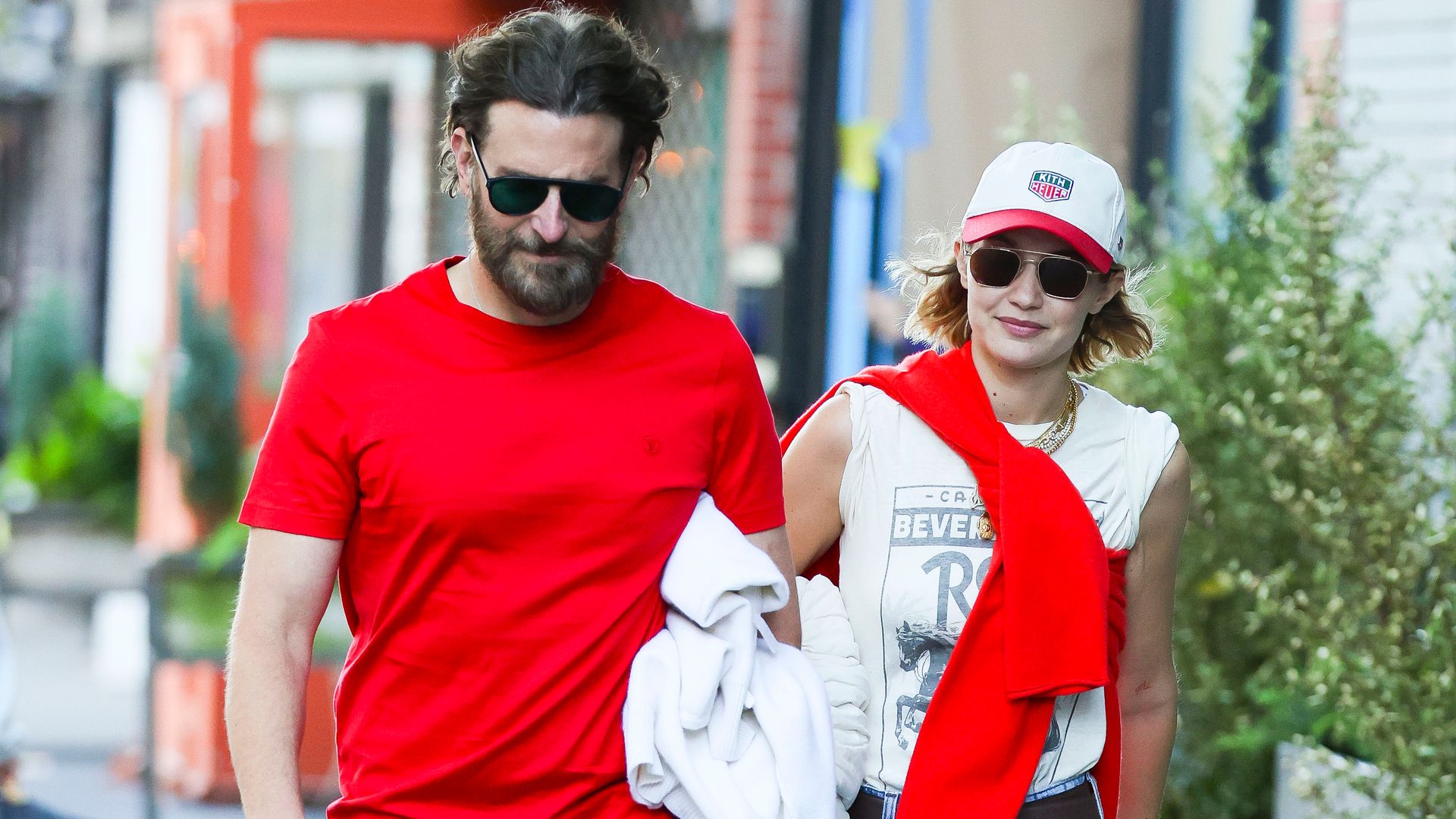 Gigi Hadid y Bradley Cooper, la pareja más 'cool' con sus looks coordinados