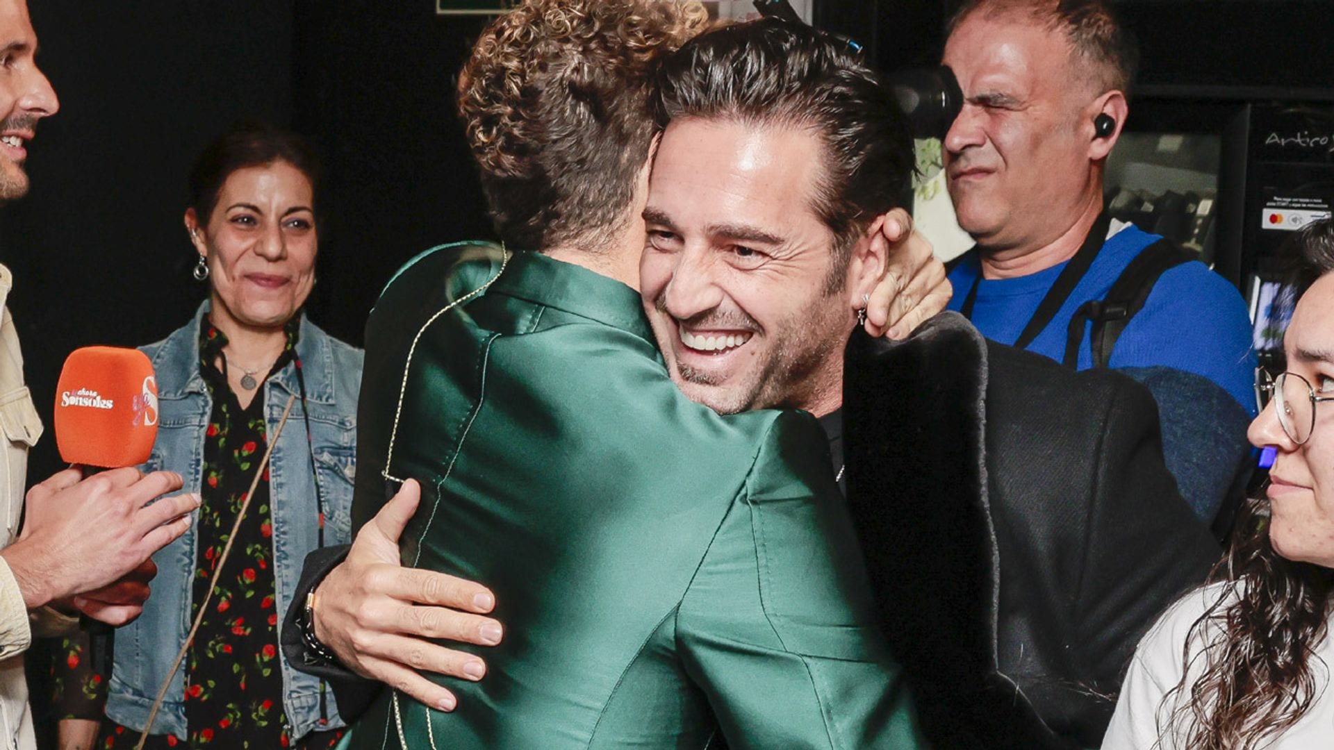 David Bisbal y Bustamante se funden en un efusivo abrazo tras años sin verse