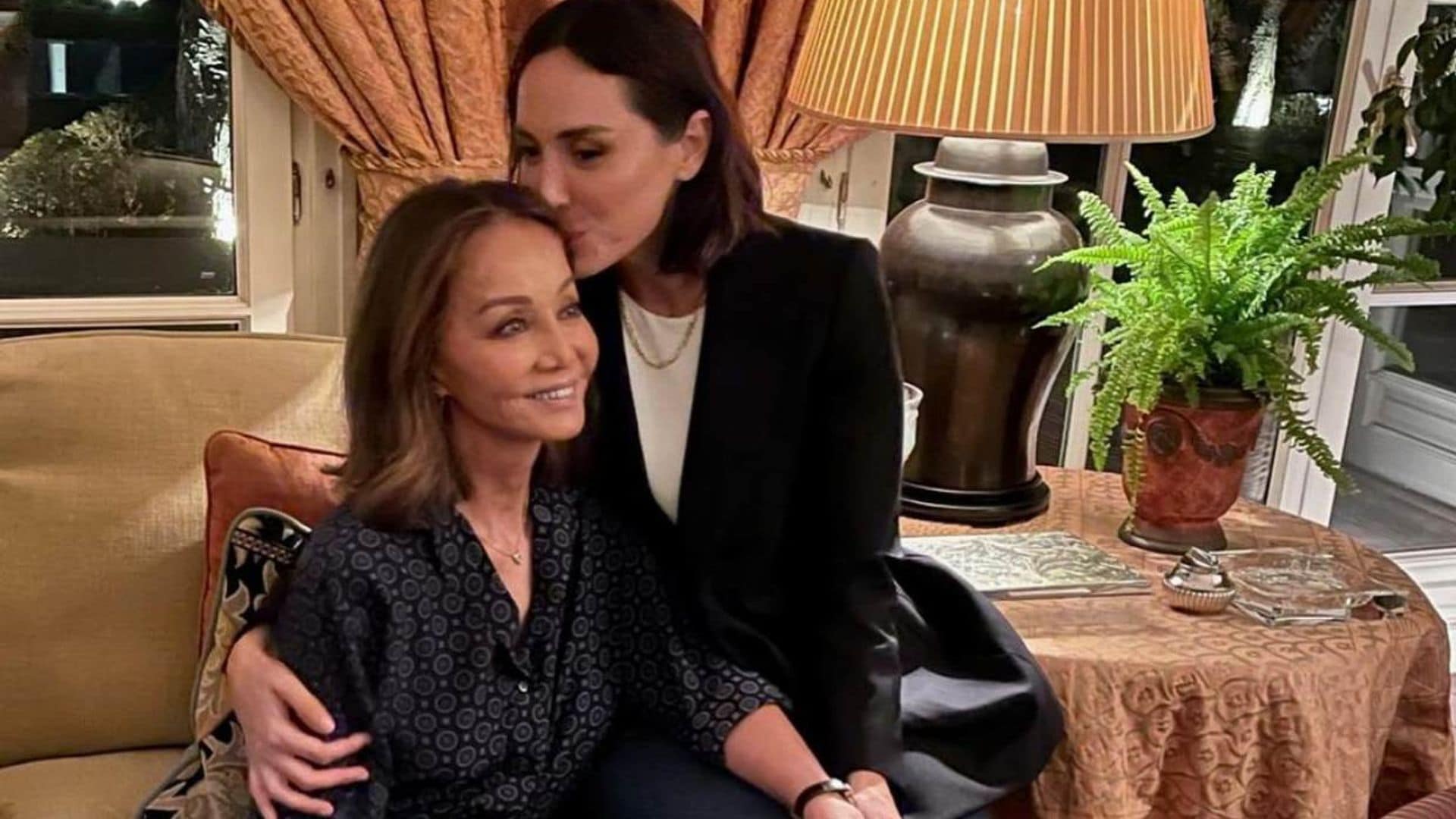 Tradición, risas y complicidad en el último plan de Tamara Falcó e Isabel Preysler como anfitrionas