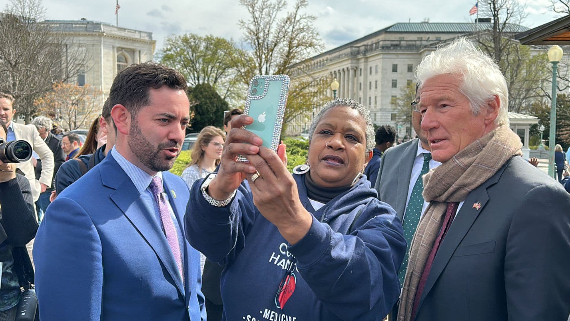 Visiblemente recuperado y asistiendo al Capitolio: así ha reaparecido Richard Gere tras sufrir neumonía