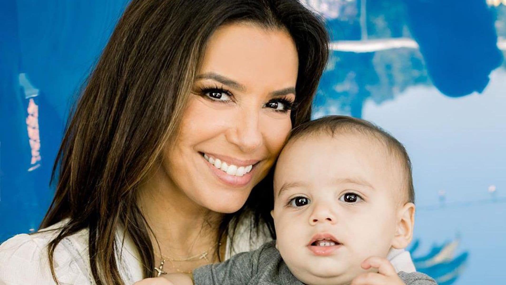 Eva Longoria, orgullosa de sus raíces, le habla en español a su hijo 'Santi'