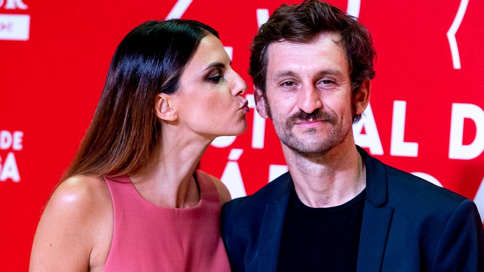 Del beso de Raúl Arévalo y su chica al orgullo de madre de Paz Vega en el Festival de Málaga