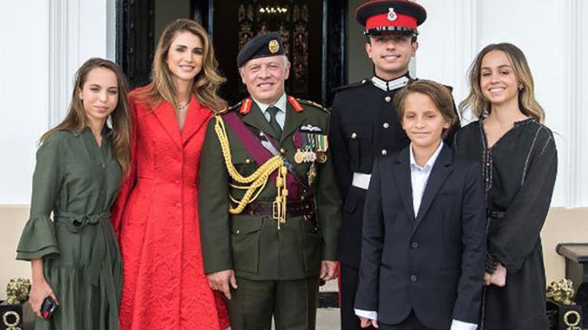 El orgullo de la reina Rania de Jordania en la graduación militar de su hijo, el príncipe Hussein