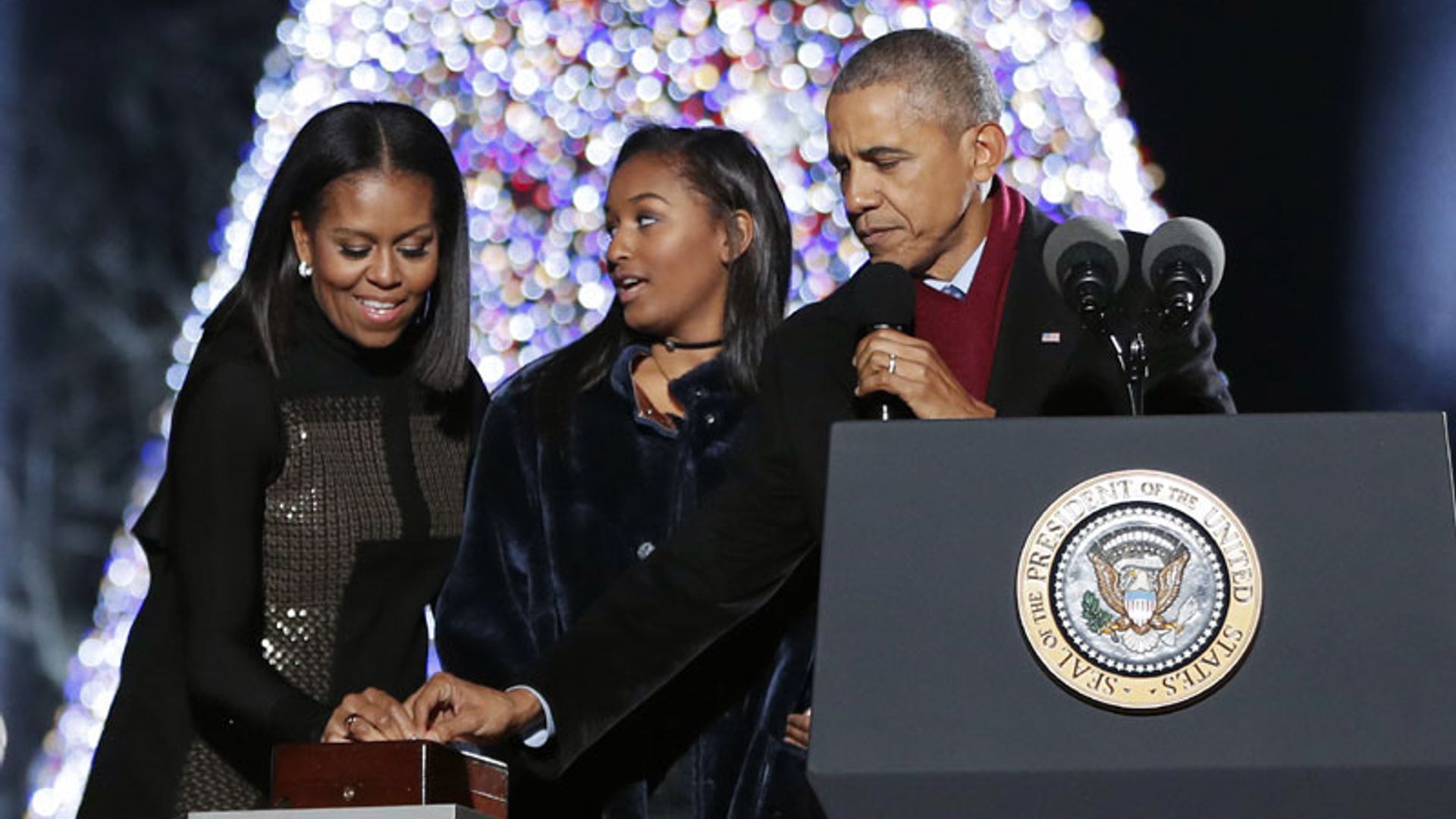 Barack Obama inaugura oficialmente sus últimas Navidades en la Casa Blanca