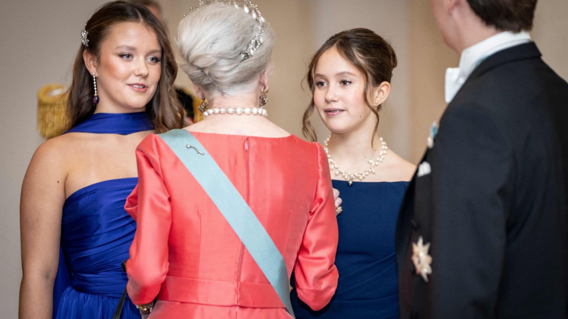 Isabelle y Josephine de Dinamarca, la sensación de Palacio durante el 18º cumpleaños de su hermano