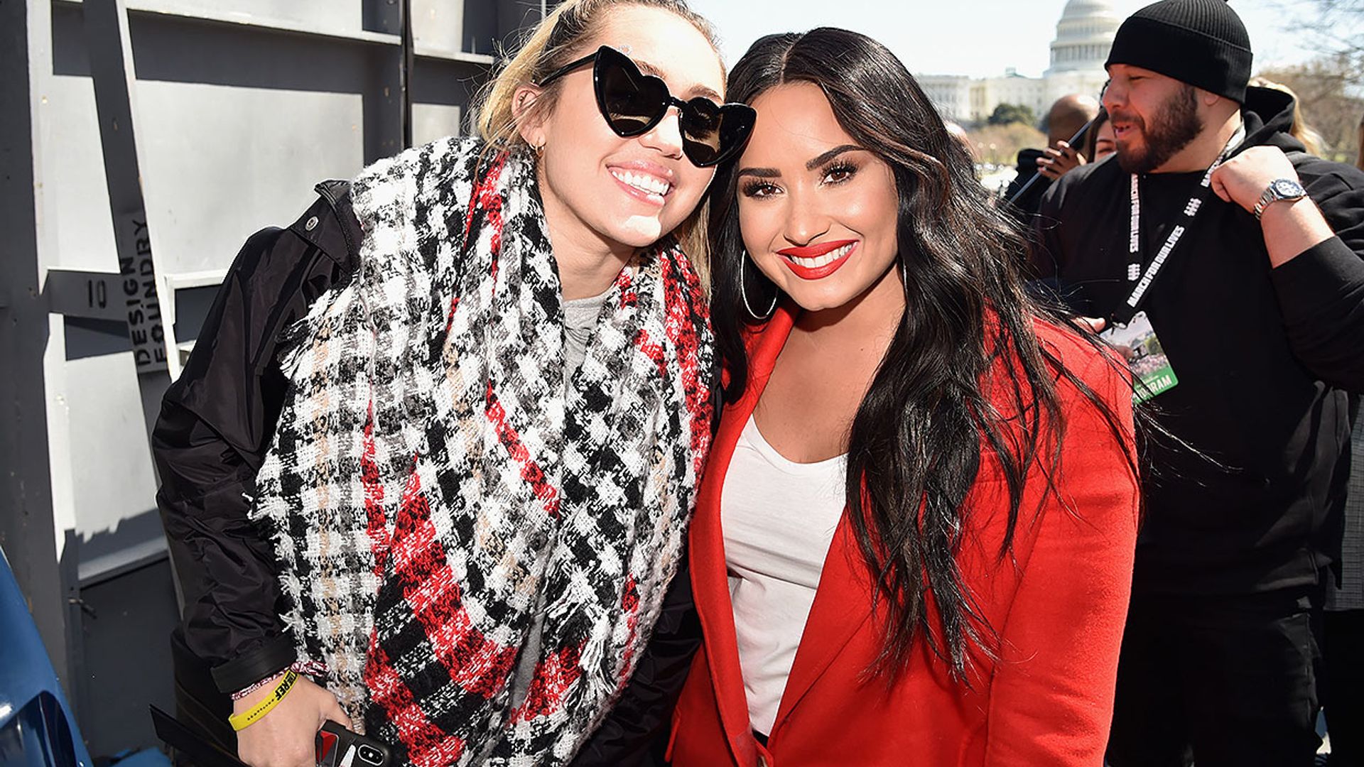 Miley Cyrus y Demi Lovato, unidas por el confinamiento, hablan sobre los baches de su amistad