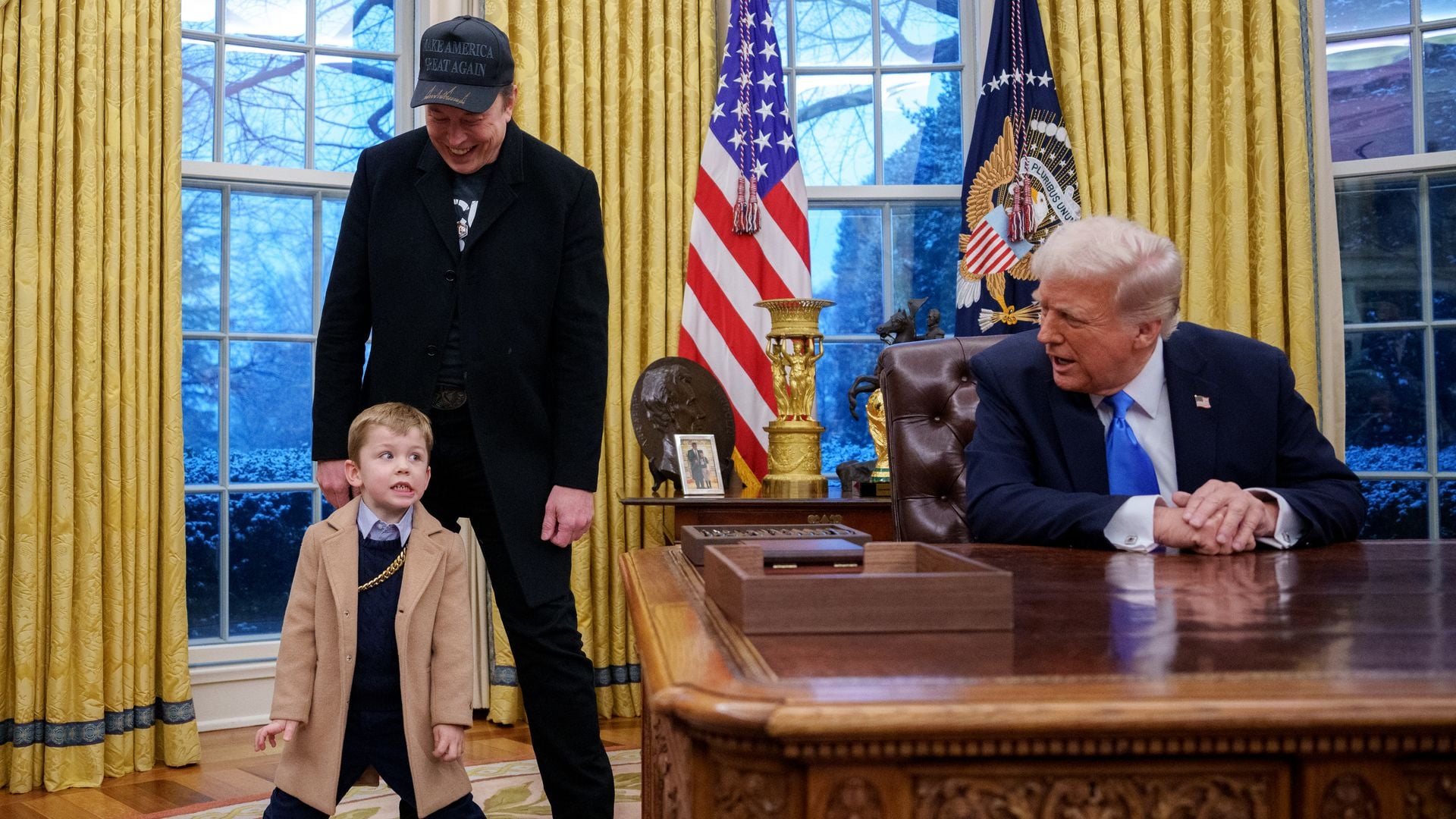 El momento viral de Elon Musk con su hijo pequeño en la Casa Blanca y la reacción de Trump