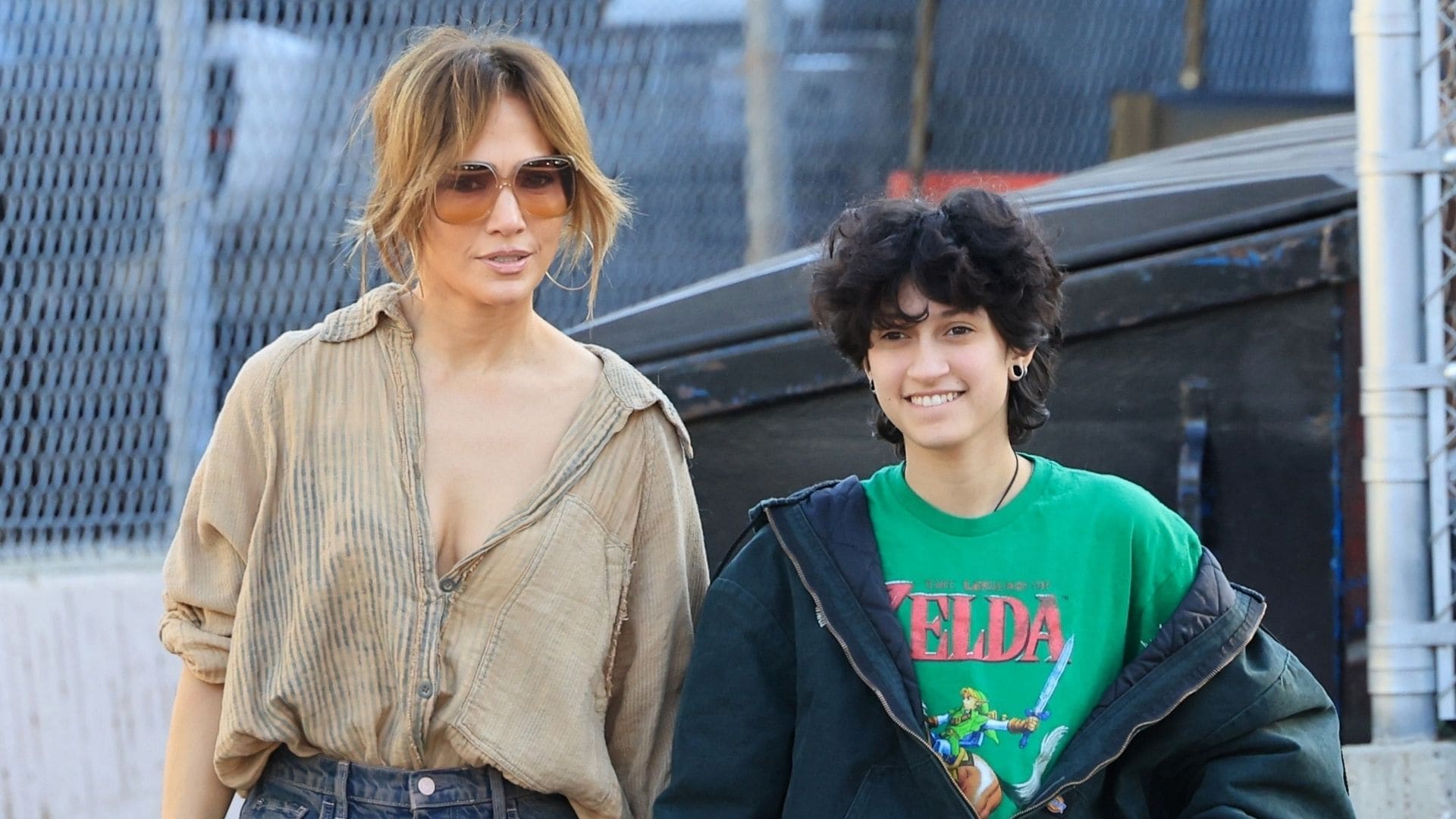 Junto a su hija Emme, Jennifer Lopez se alista para la temporada navideña con un día de compras