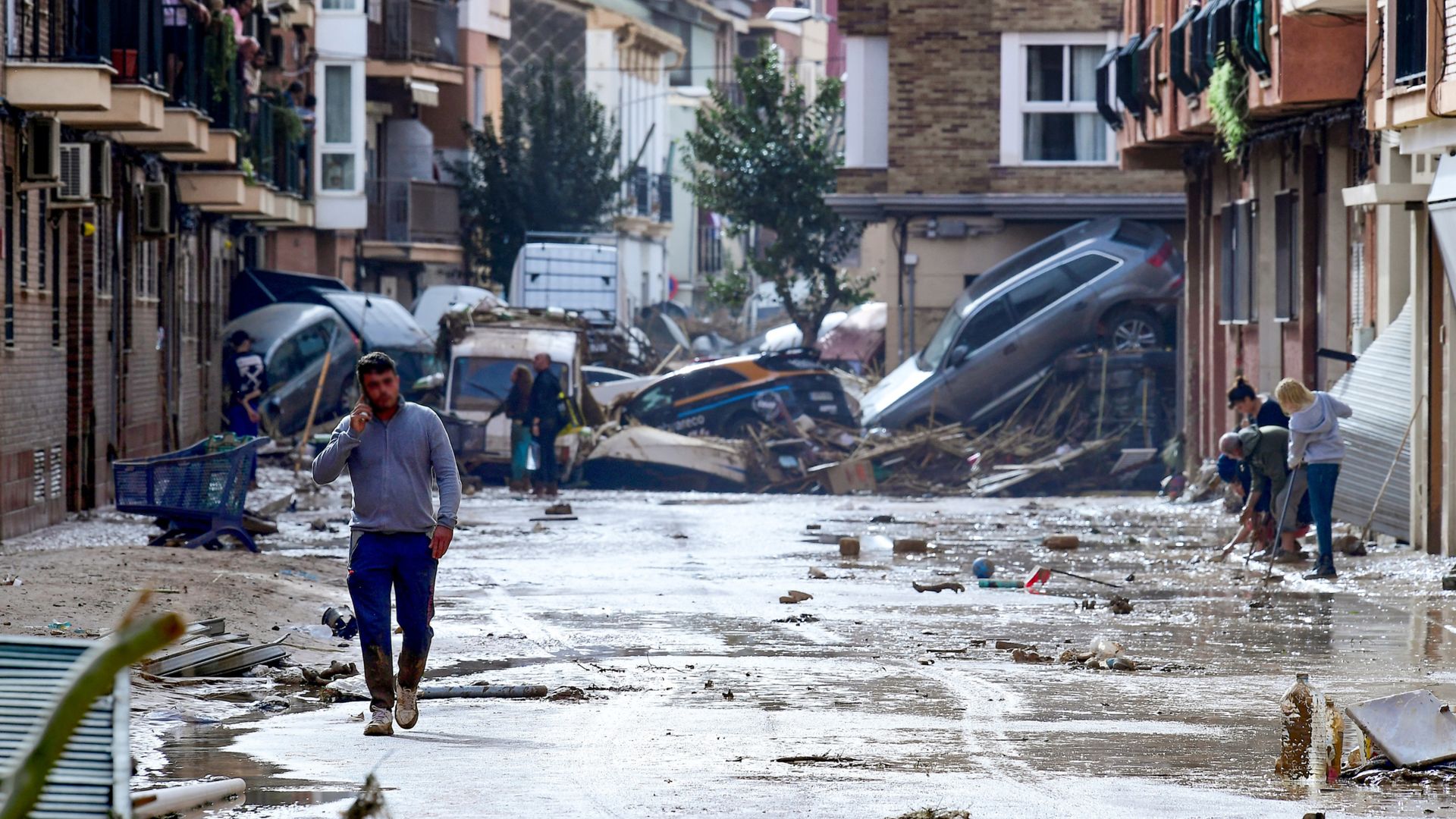 Impactantes imágenes de la DANA que está afectando a España y deja ya 51 personas fallecidas