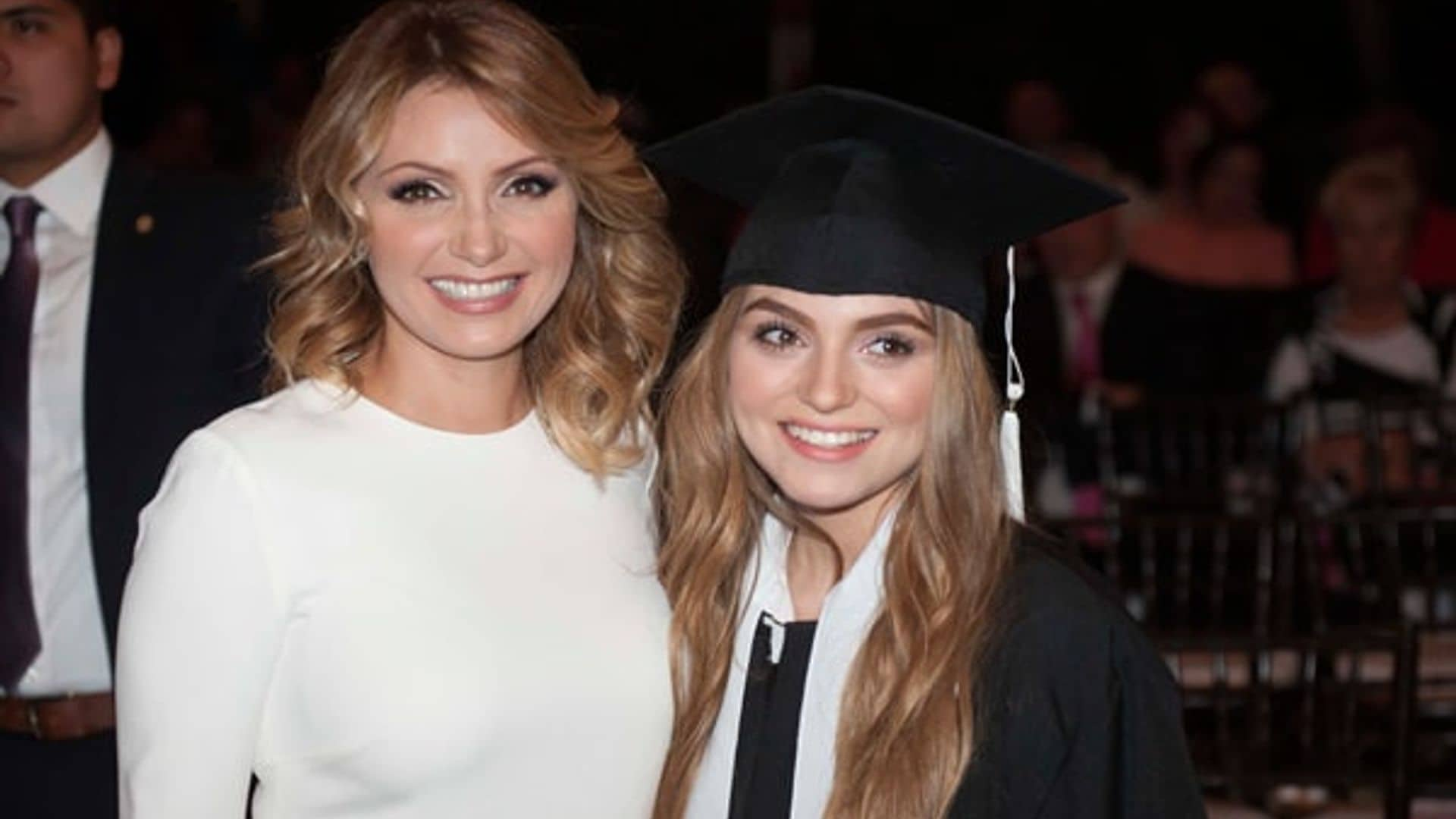 Sofía Castro, feliz durante la entrega de diplomas del Colegio Miraflores