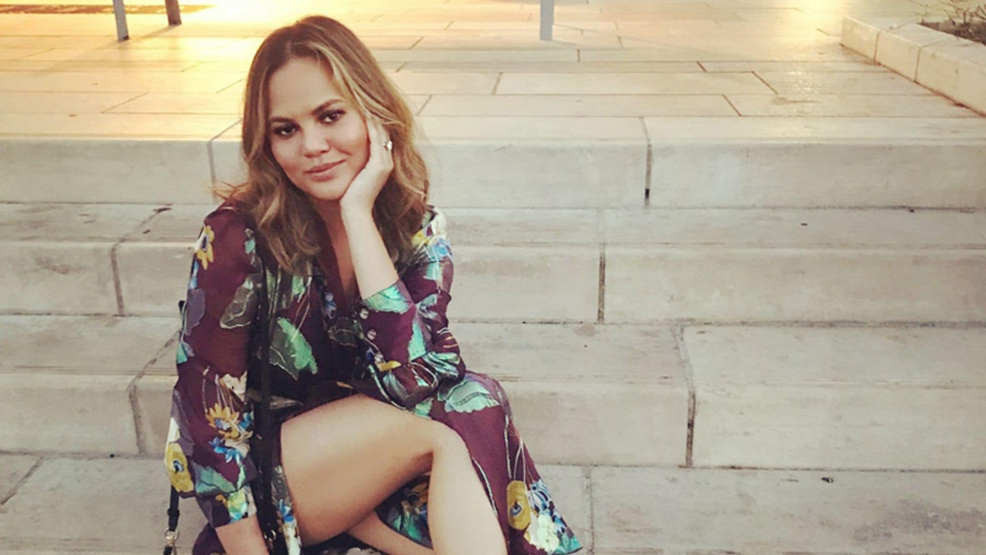 ¿Con qué ingrediente Chrissy Teigen sustituye a la hidratante corporal?