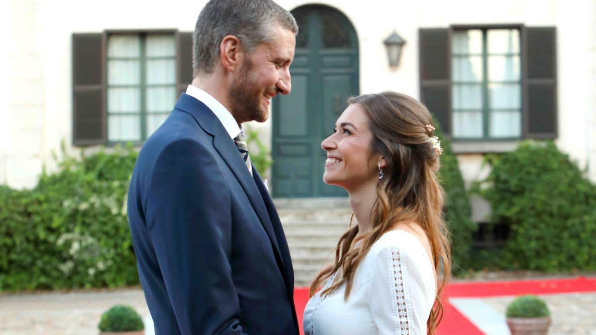 El idílico escenario, el momento más emotivo, el primer baile de los novios… las imágenes inéditas de la boda de Alex Luyk y Elena Afonso