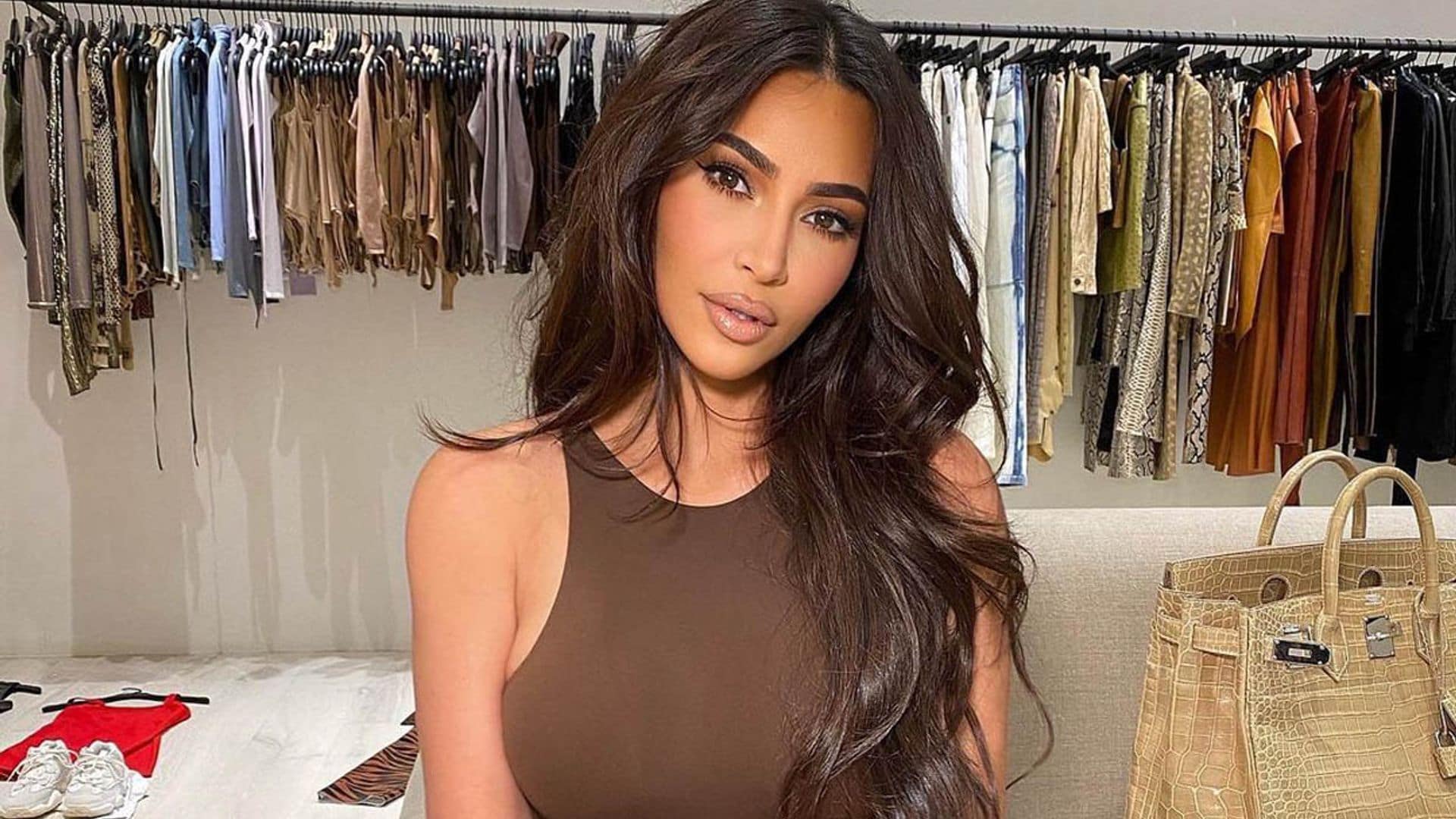 Kim Kardashian triunfa con los pantalones de cuero que encuentras con sello 'made in Spain'