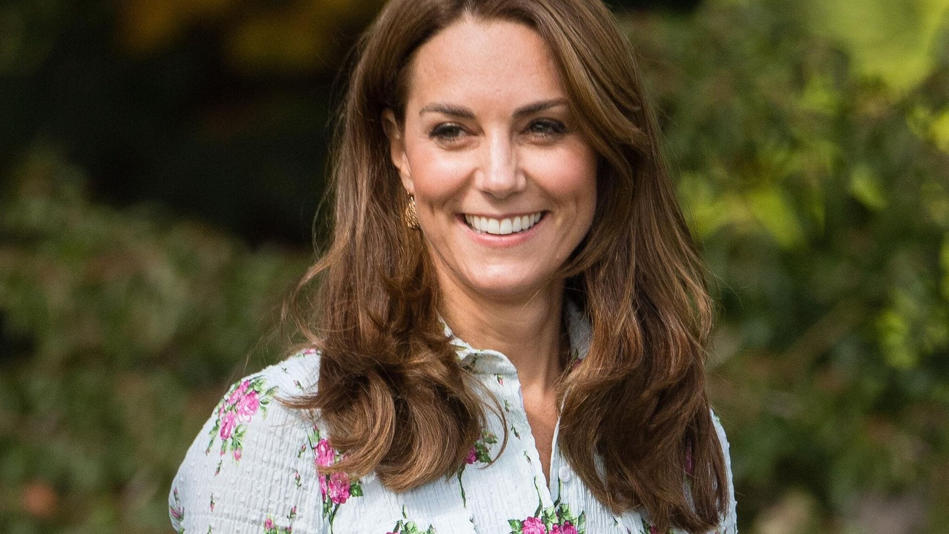 El vestido básico de Kate Middleton para el otoño: largo, floral, ¡y fluido!