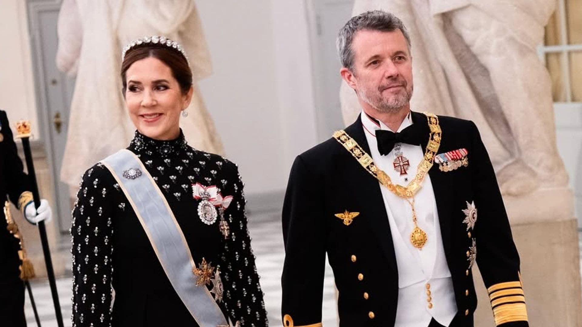 La nueva tiara de Mary de Dinamarca deslumbra en una espectacular noche de gala presidida por Federico X