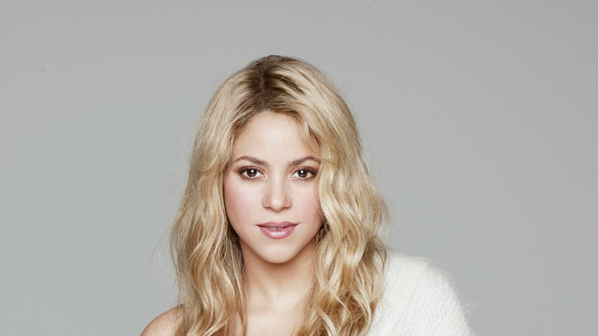 shakira poses for a photo session