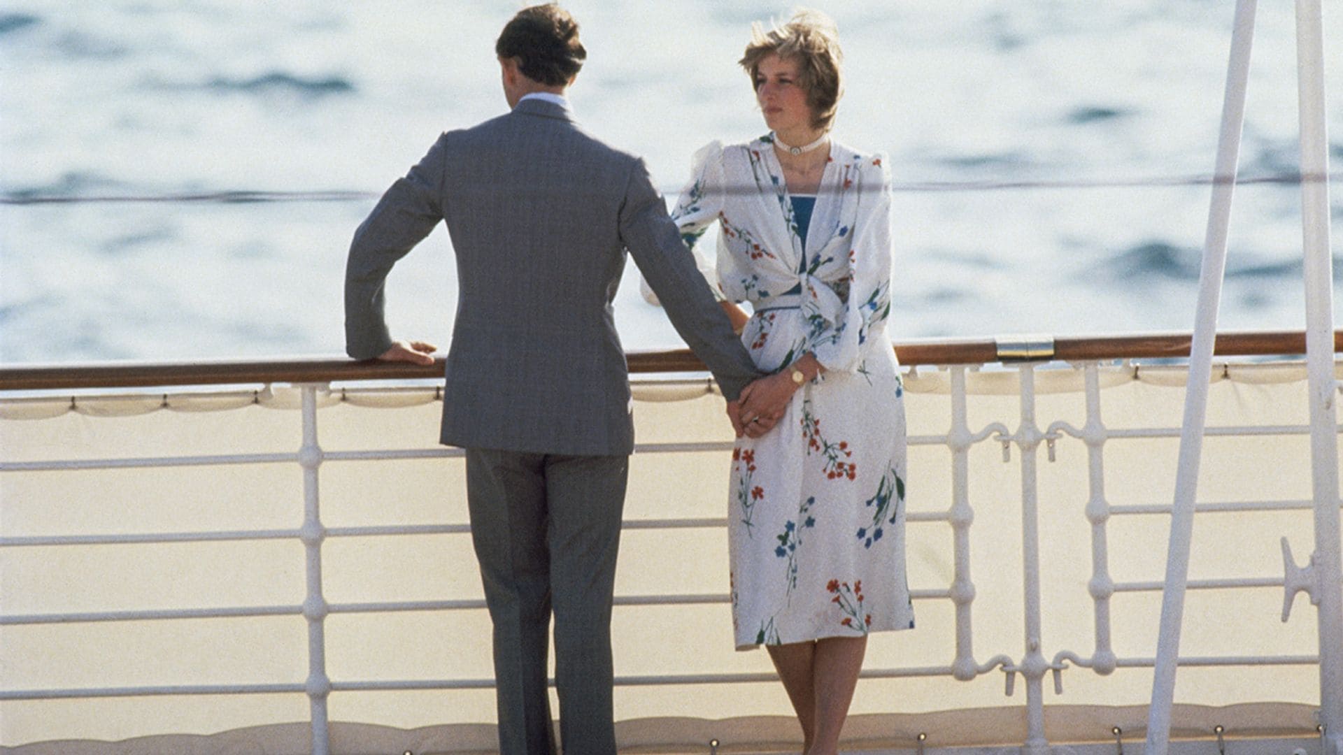 Diana de Gales llevó primero las dos tendencias de invitada que verás en bodas y bautizos