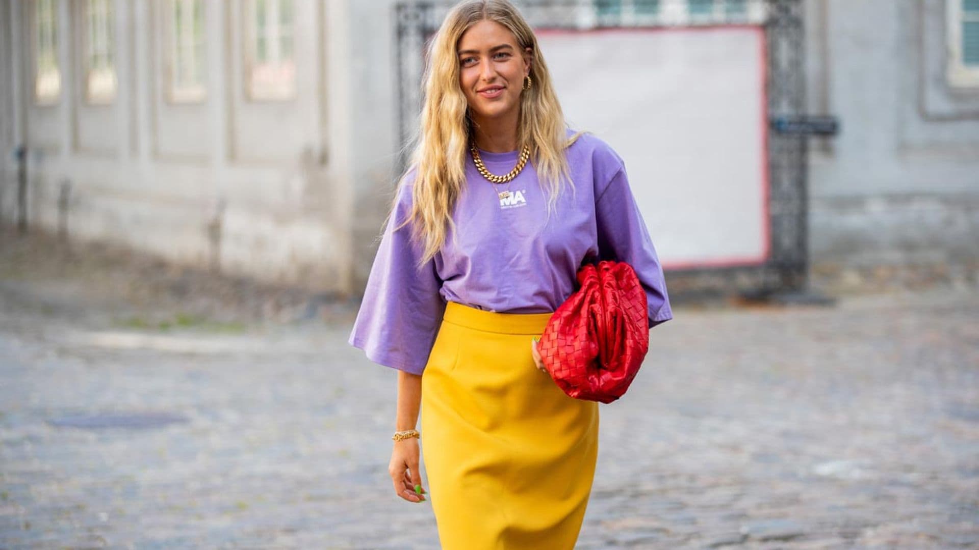 Bolsos de colores muy especiales con los que tu look de siempre parece nuevo 😉