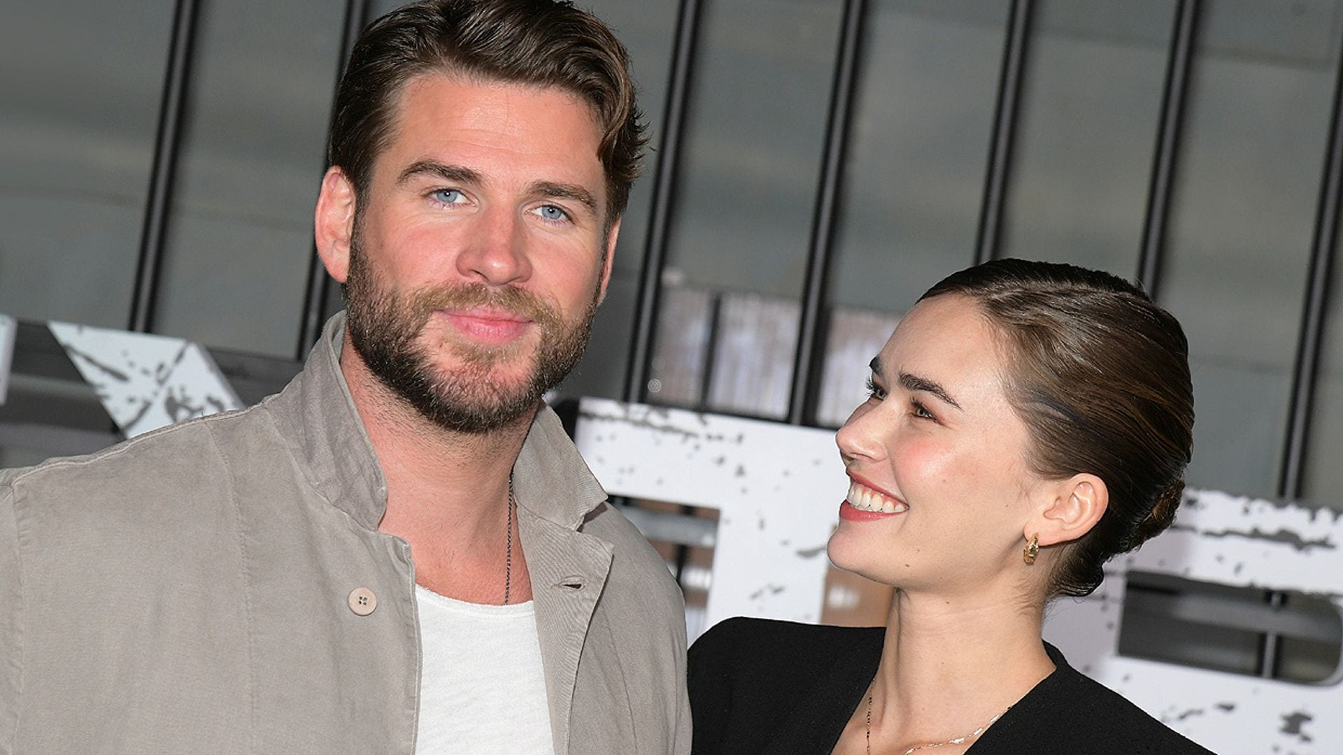 Gabriella Brooks no puede dejar de mirar a su novio, Liam Hemsworth, ¡y no nos extraña!