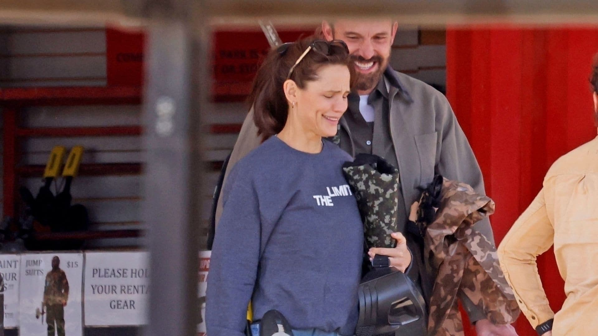 Ben Affleck y Jennifer Garner, como dos niños jugando al paintball en el cumple de su hijo Samuel