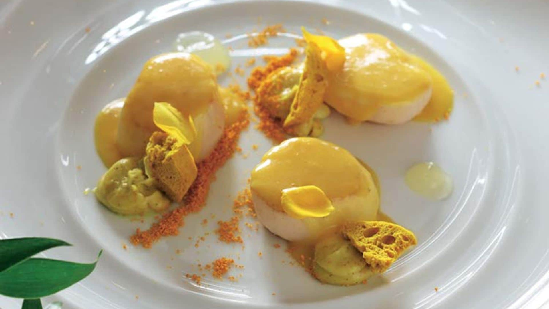 Vieira asada, jugo de naranja, emulsión de curry y crujiente de comino