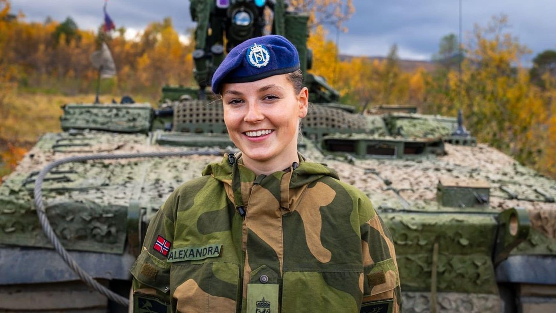 ¡La soldado Ingrid de Noruega en acción! La princesa muestra su entrenamiento militar y habla de los 'fuertes lazos' con sus compañeros