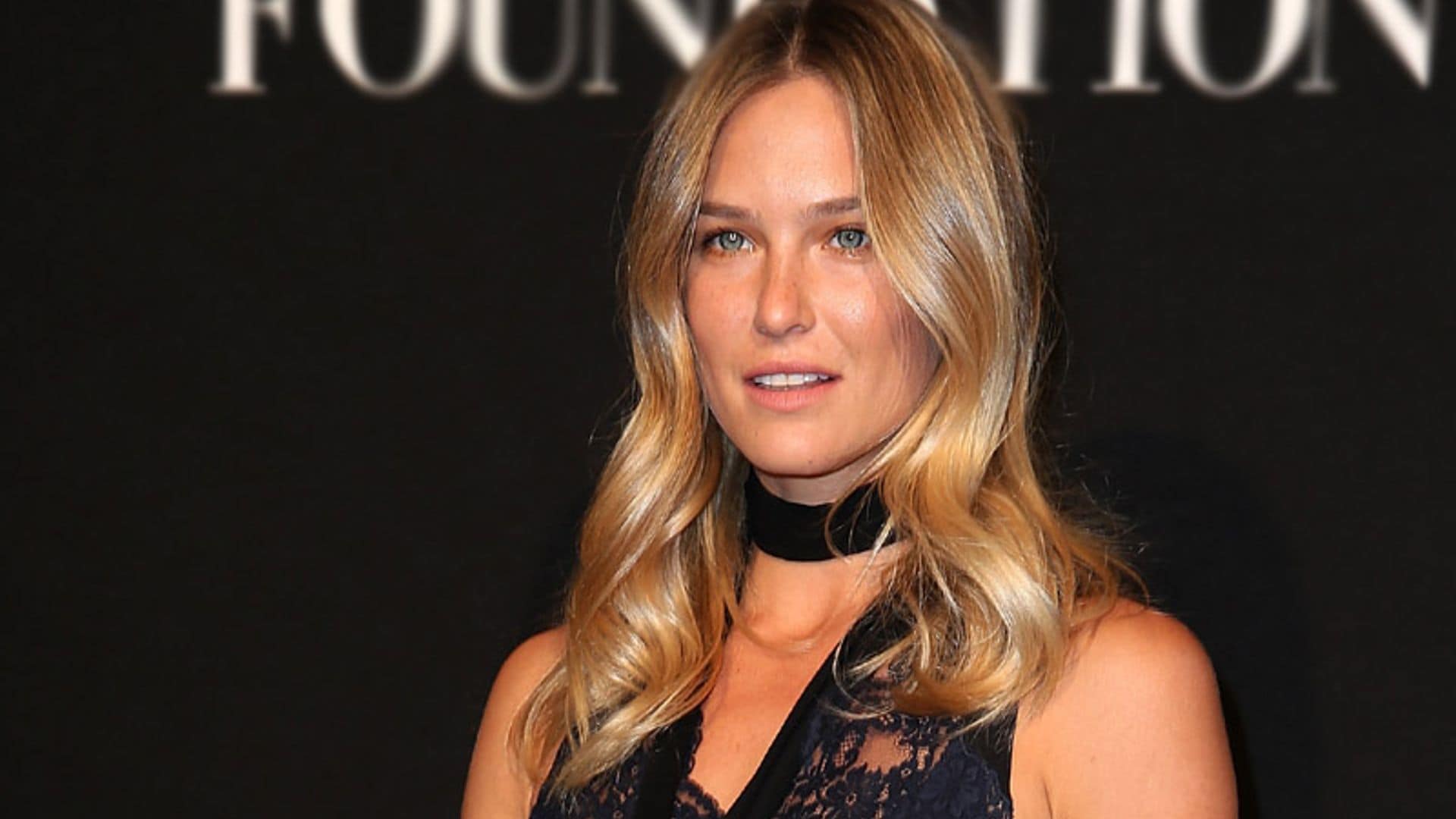 ¡Increíble! El vientre plano de Bar Refaeli 6 semanas después de dar a luz